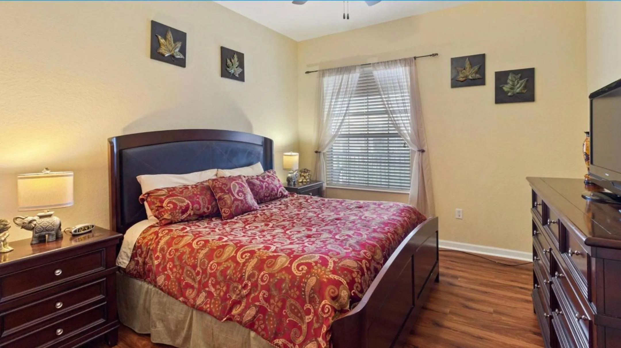 Bed in Executive 3 Bedroom Villa at Universal,Convention Center, Vista Cay