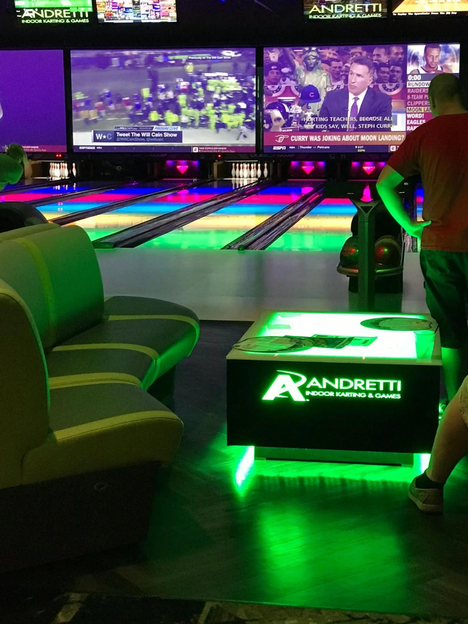 Evening entertainment in Executive 3 Bedroom Villa at Universal,Convention Center, Vista Cay