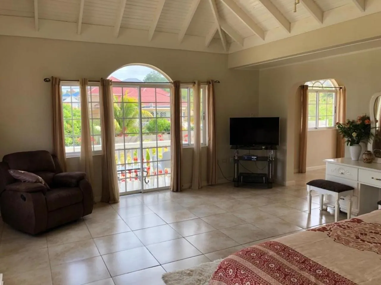 TV and multimedia in Retreat Guest House