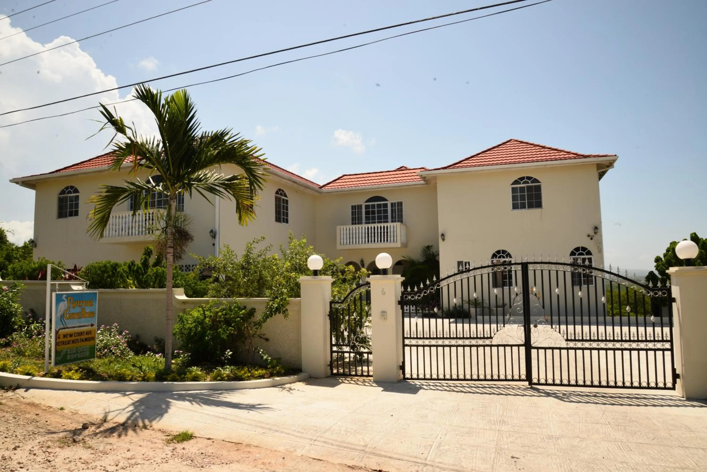 Facade/entrance in Retreat Guest House
