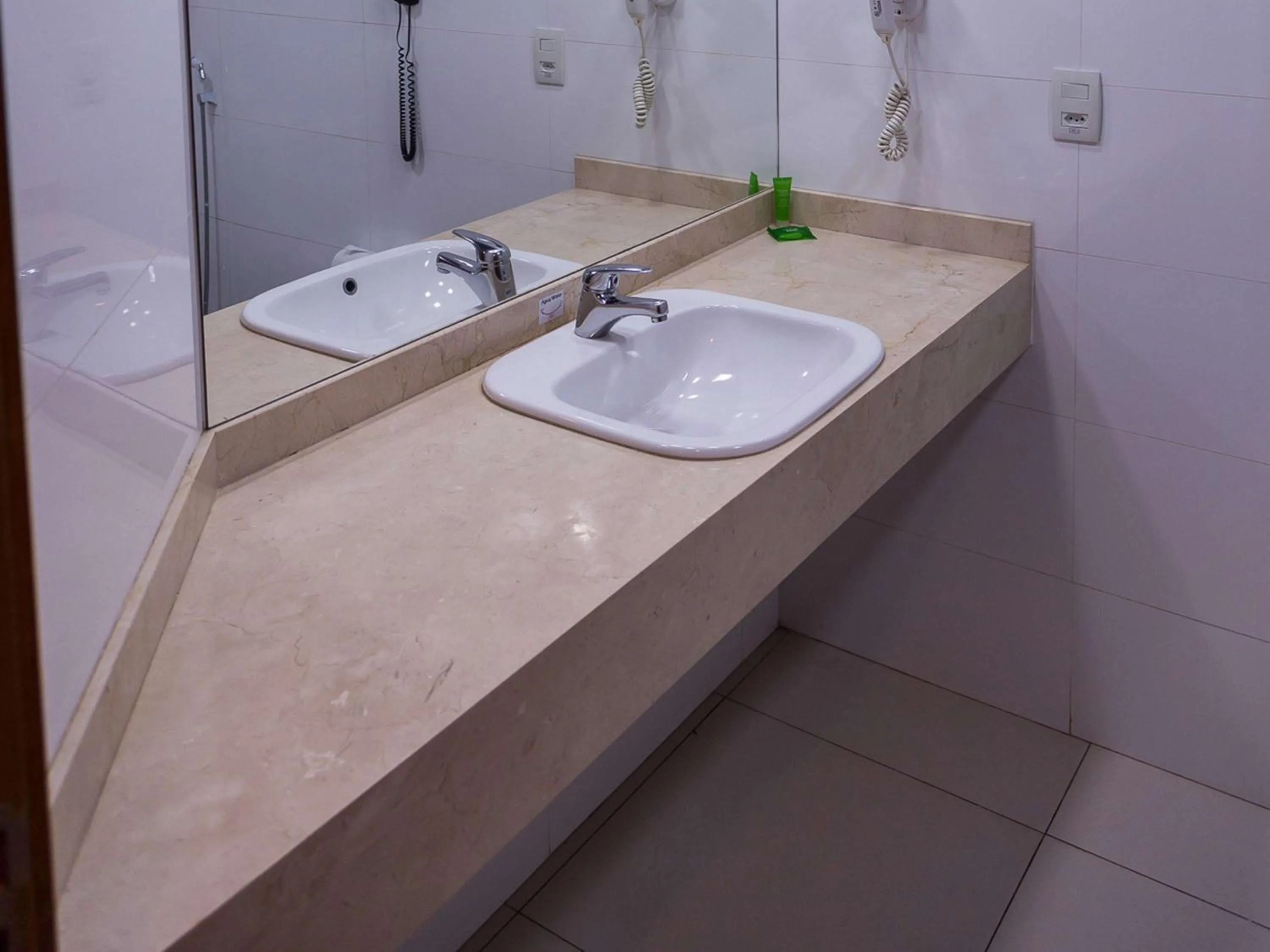 Bathroom in ibis Styles Ribeirao Preto Maurilio Biagi
