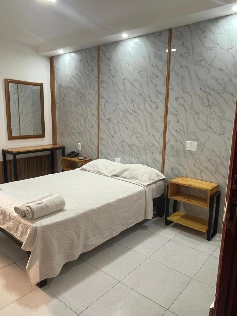 Bed in Hotel Costa Inn