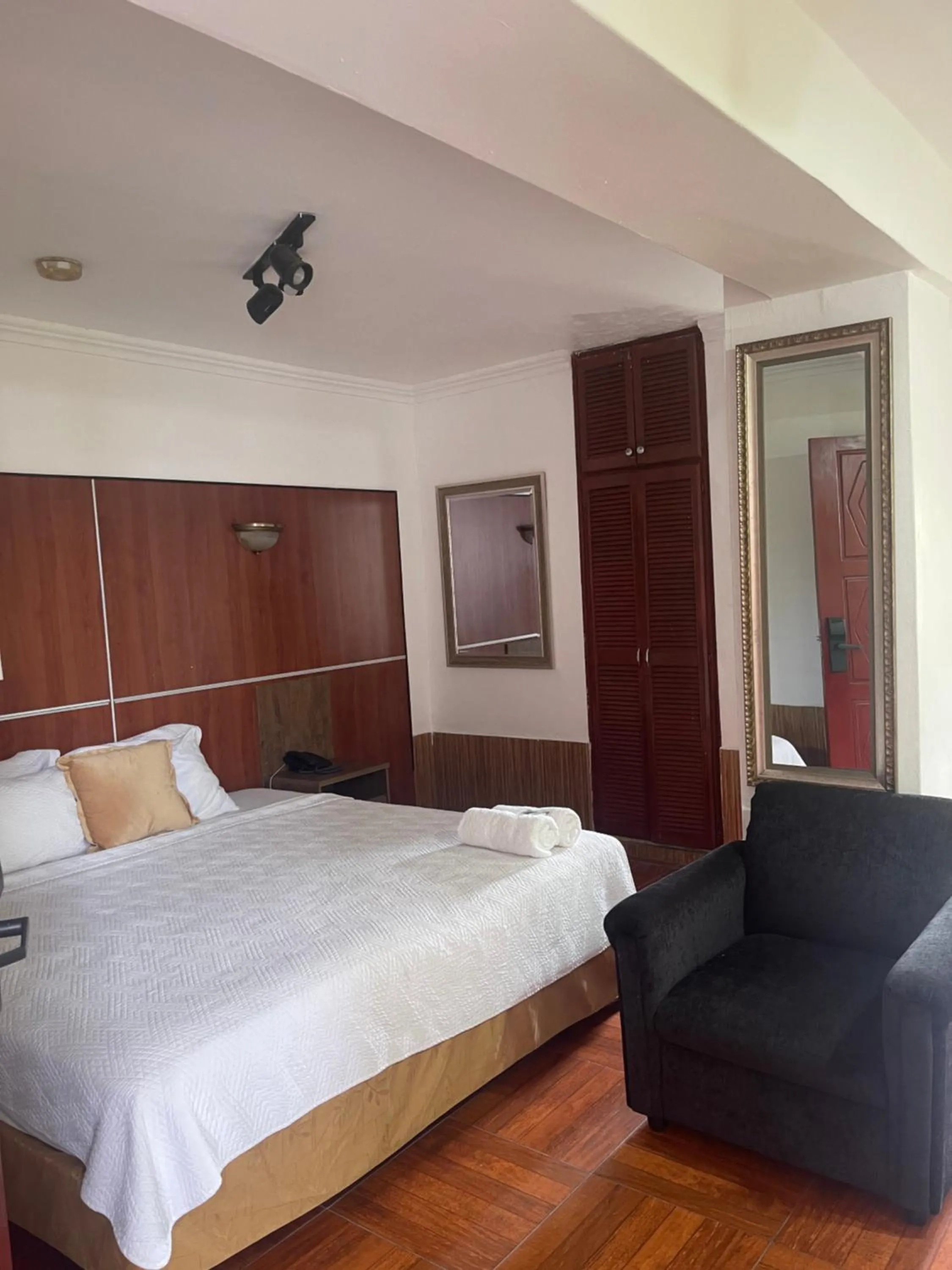 Bed in Hotel Costa Inn