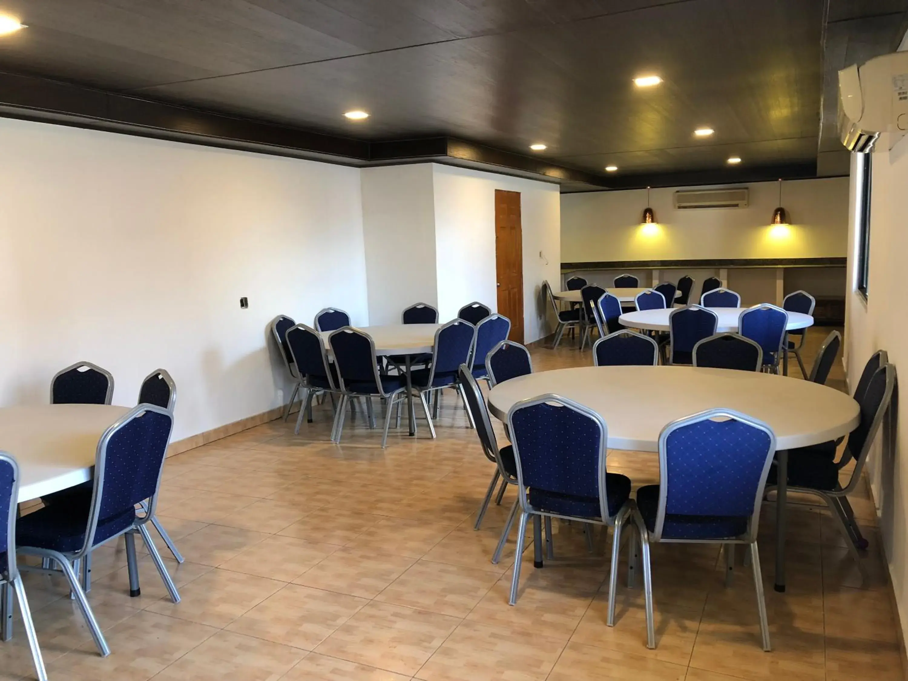 Lounge or bar in Hotel Costa Inn Lounge or bar in Hotel Costa Inn