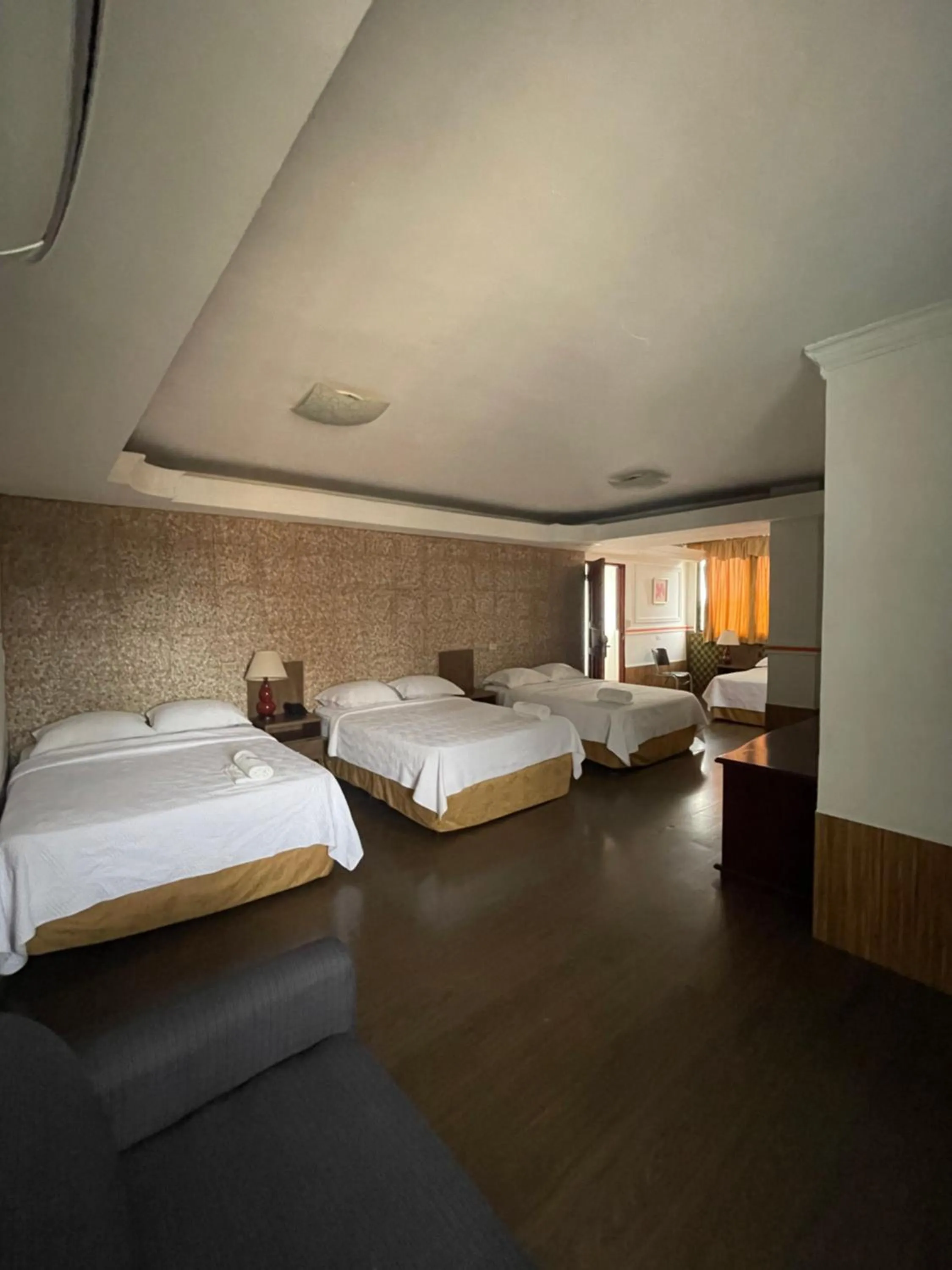 Bed in Hotel Costa Inn