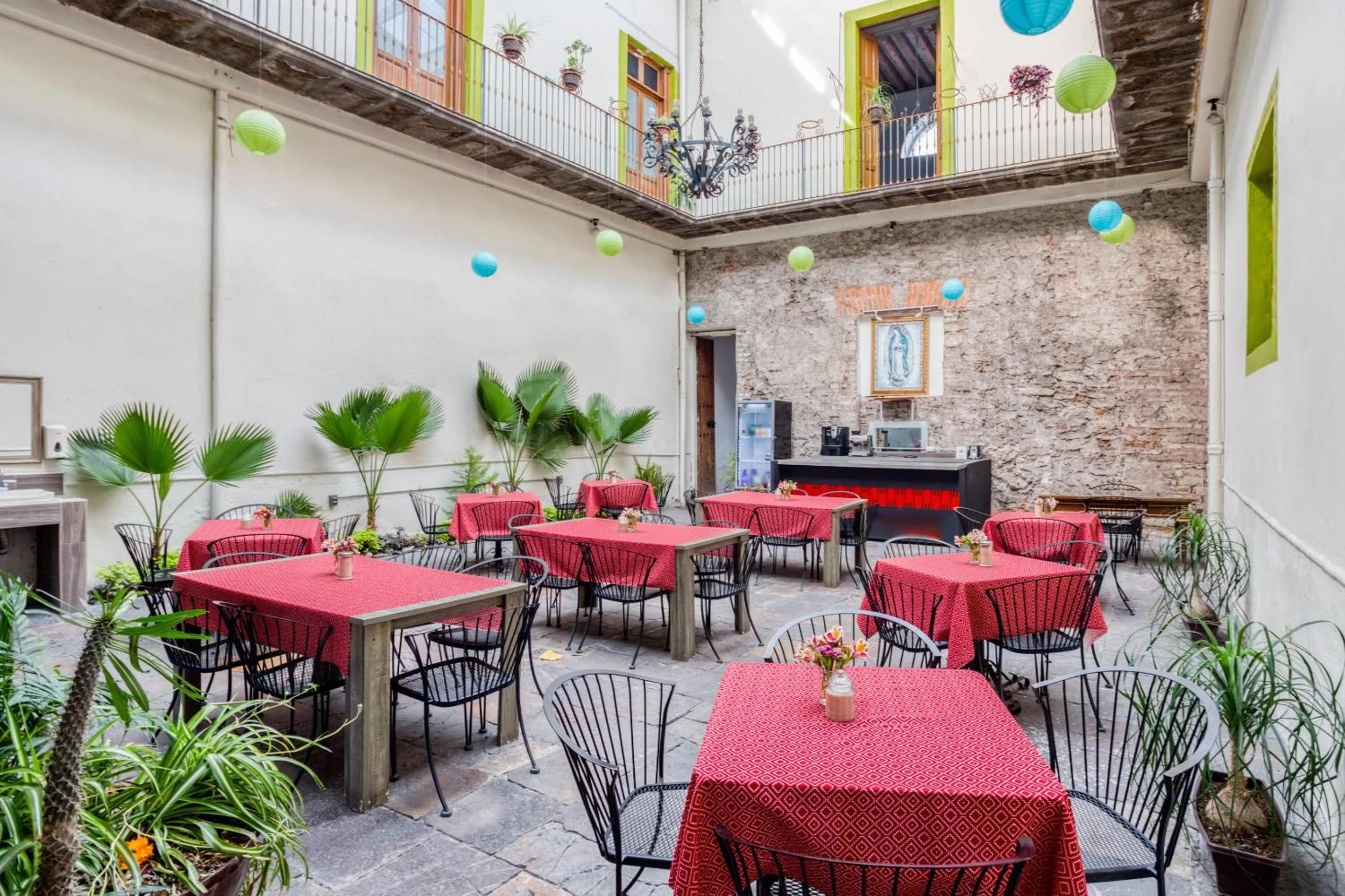 Restaurant/places to eat in Hostal Santo Domingo