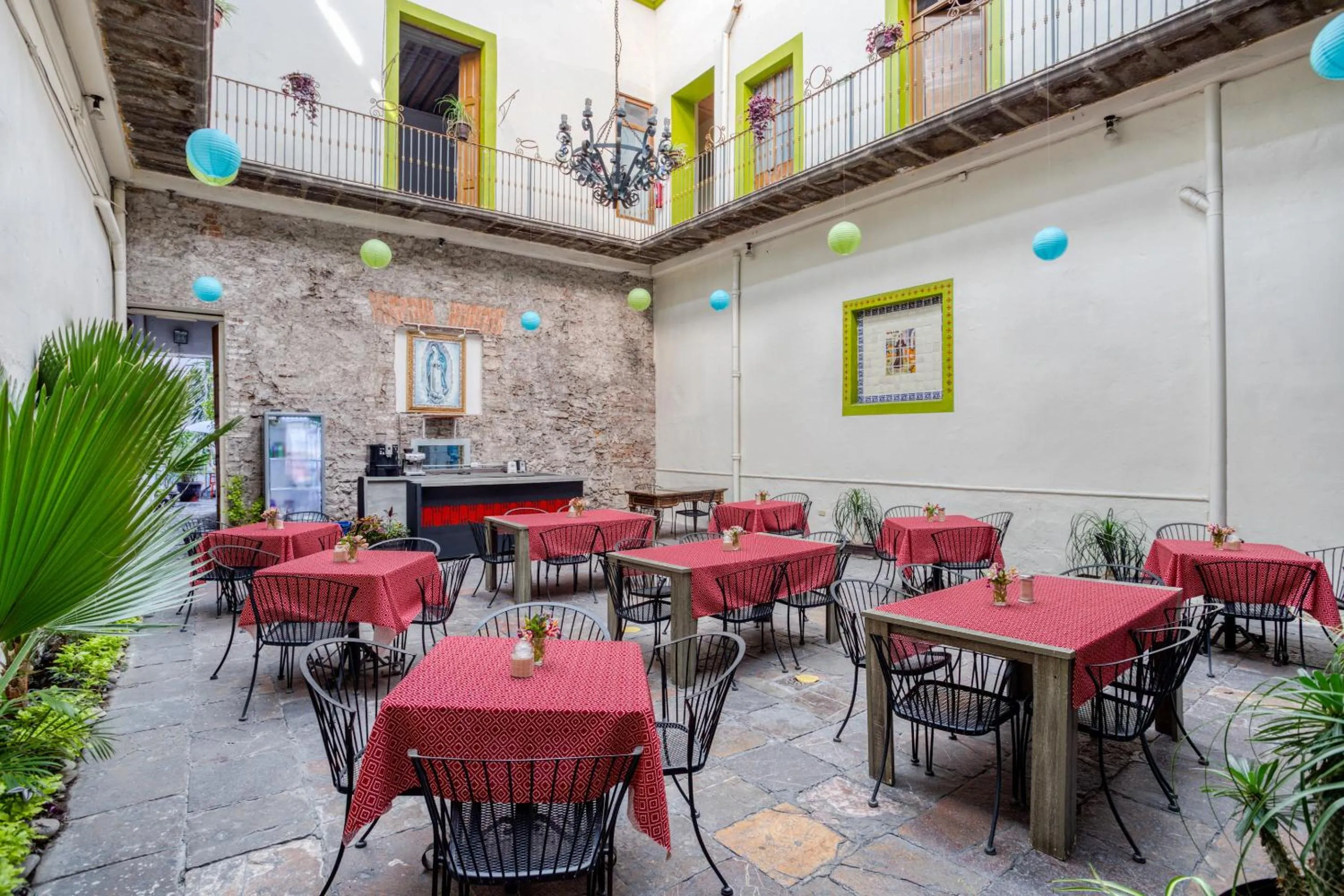 Restaurant/places to eat in Hostal Santo Domingo