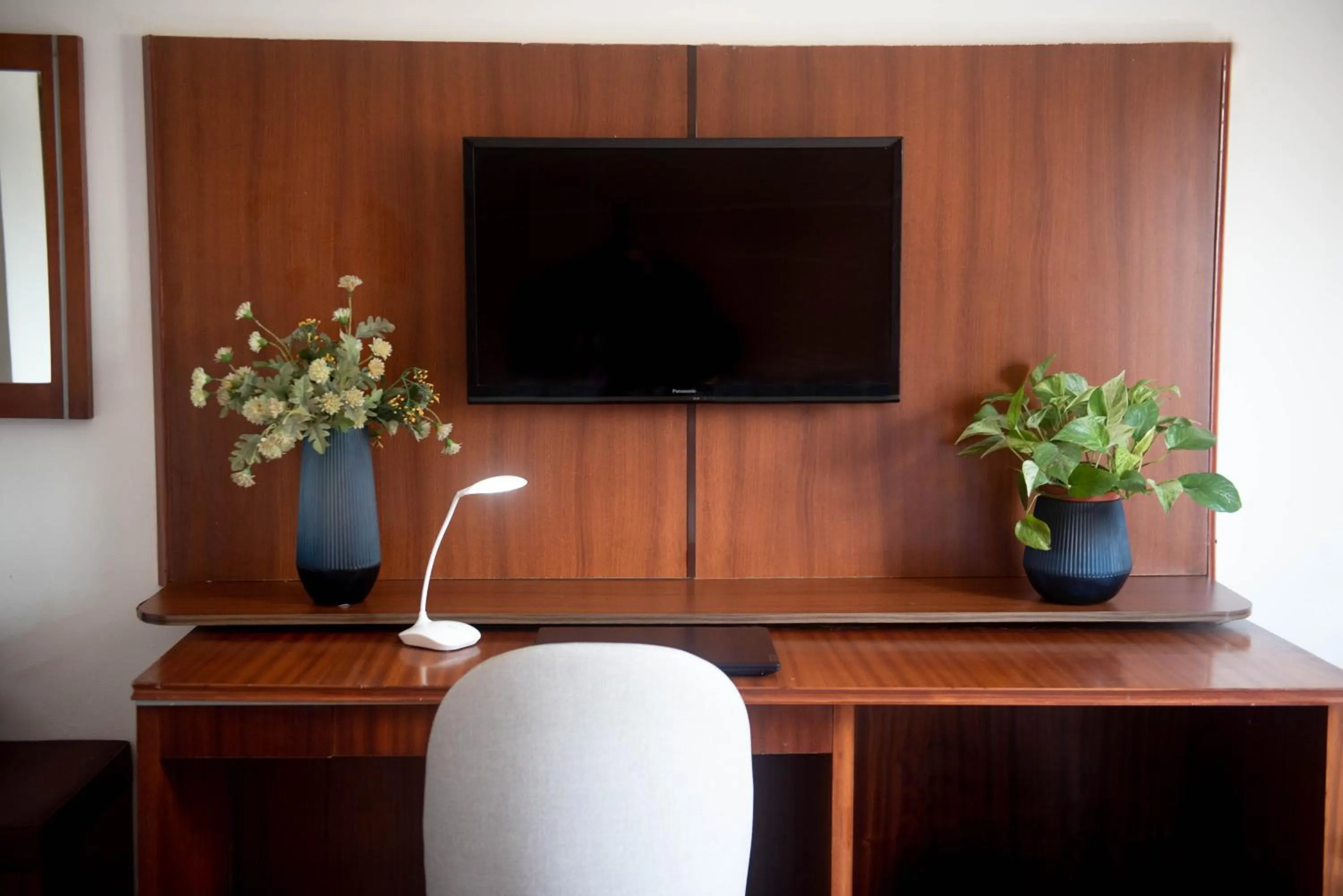 Toilet in Cresta Inn