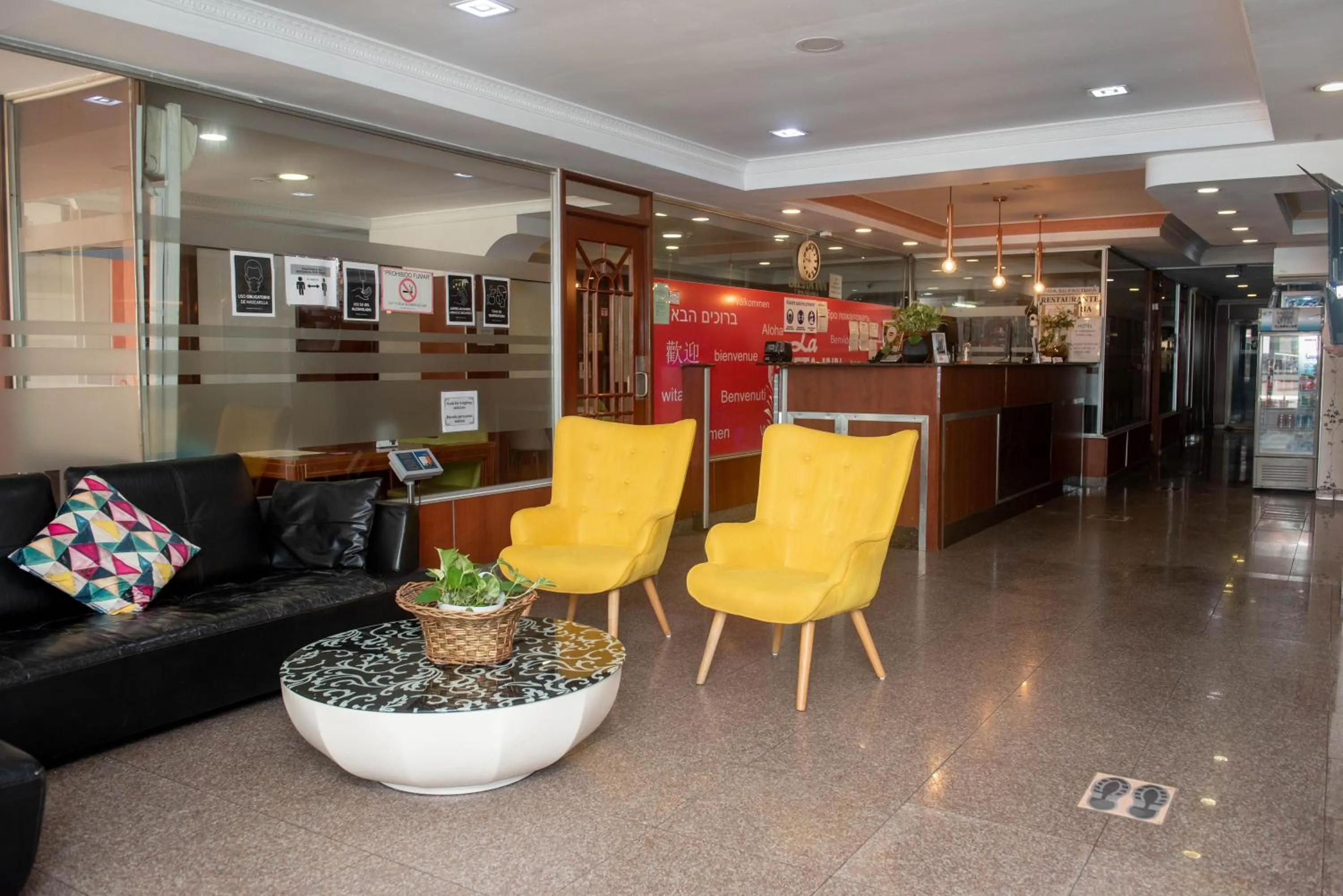Lobby or reception in Cresta Inn