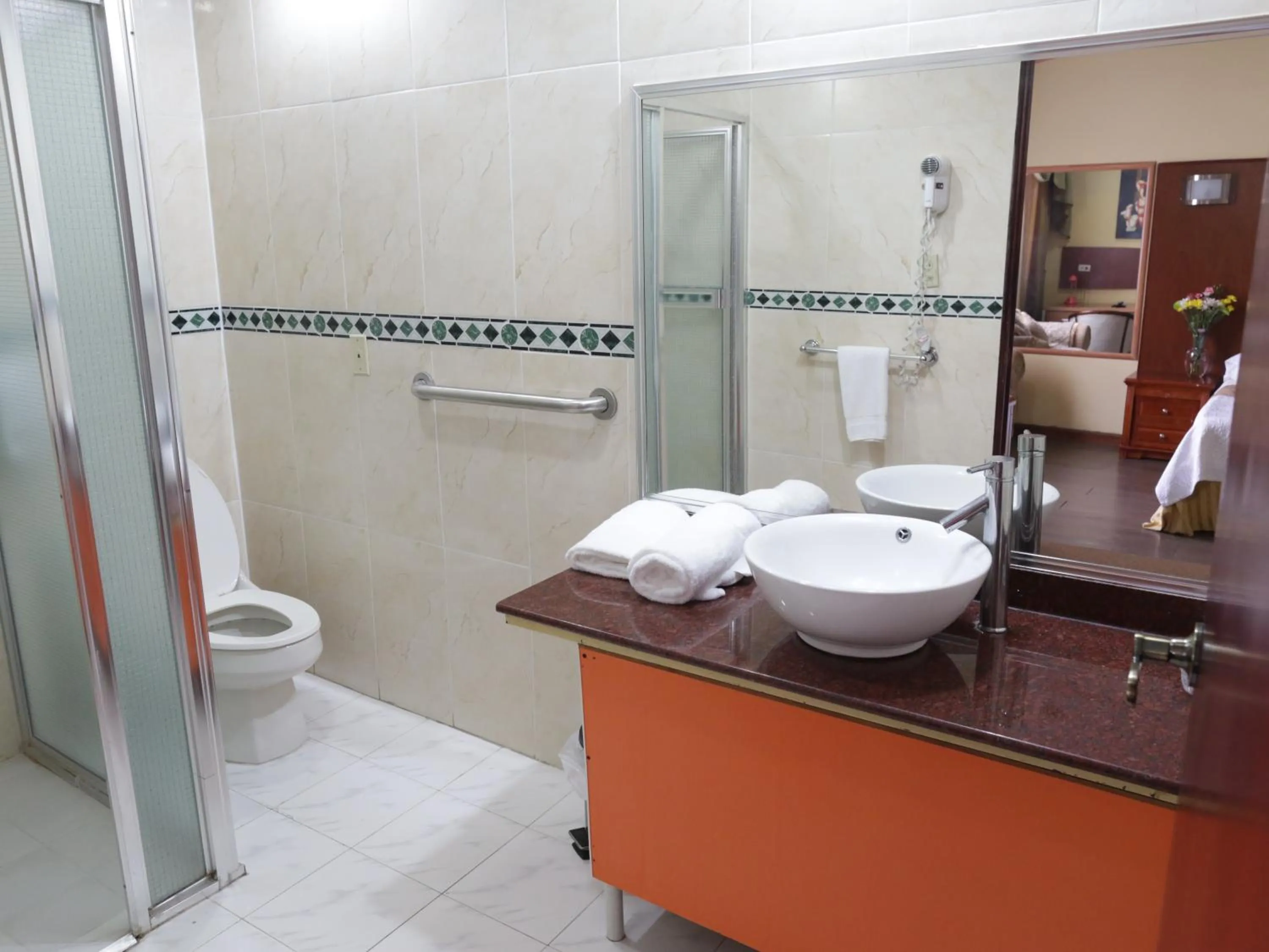 Bathroom in Cresta Inn