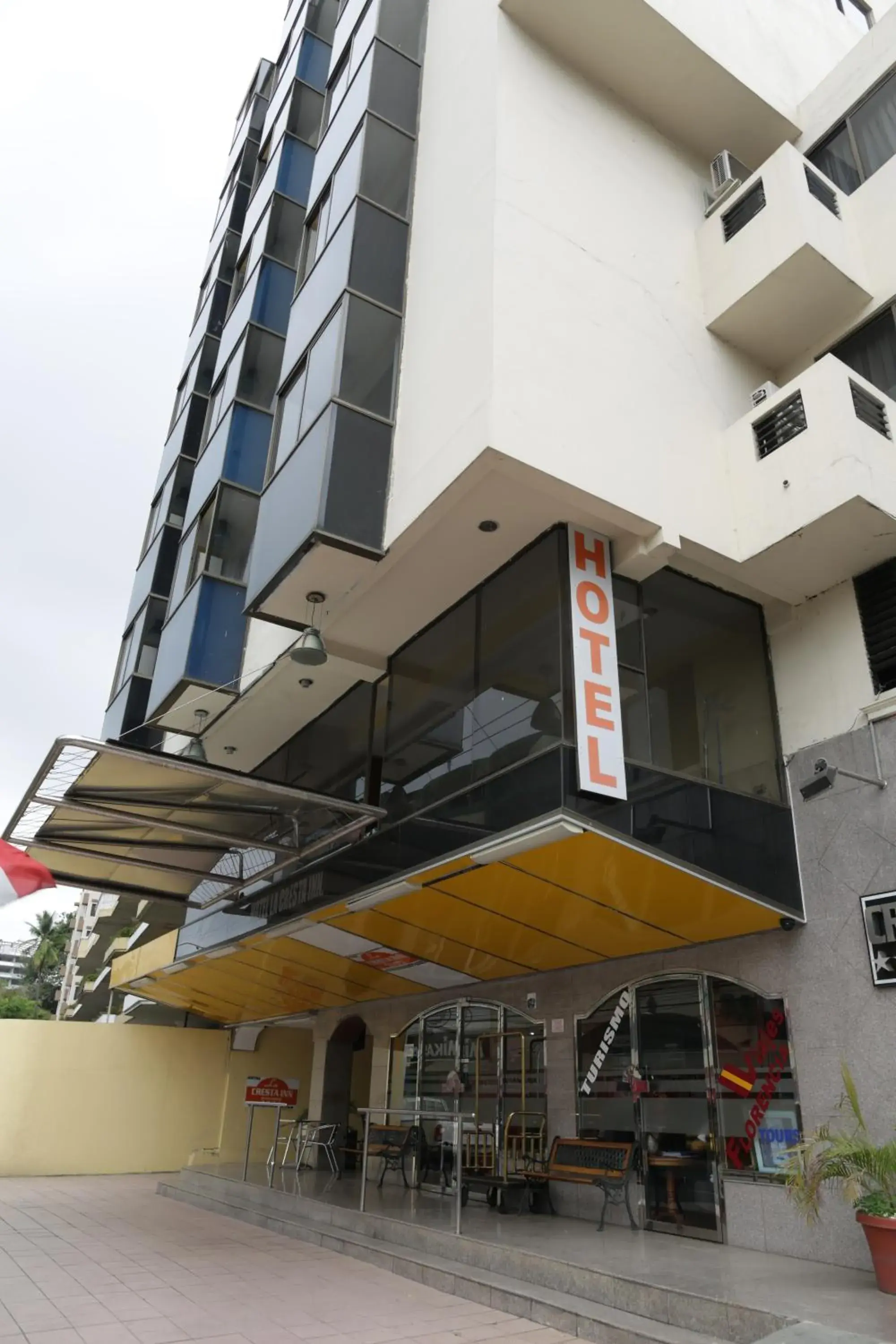 Property building in Cresta Inn Property building in Cresta Inn