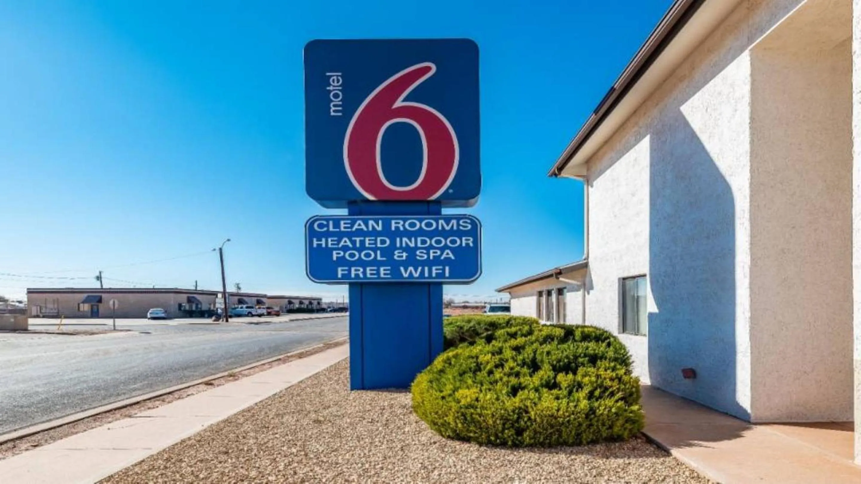 Swimming pool in Motel 6-Winslow, AZ