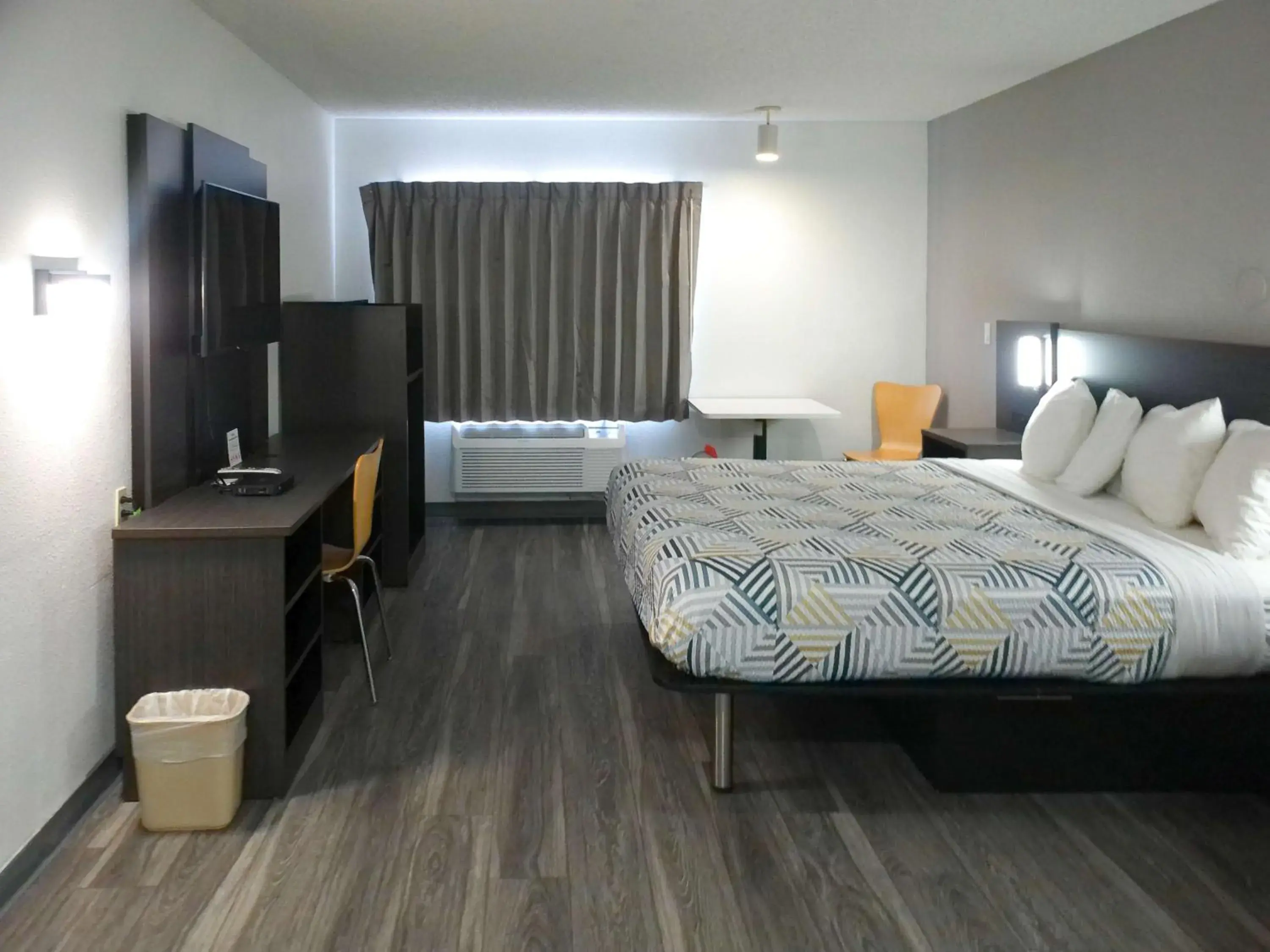 Bedroom, Bed in Motel 6-Winslow, AZ Bedroom, Bed in Motel 6-Winslow, AZ