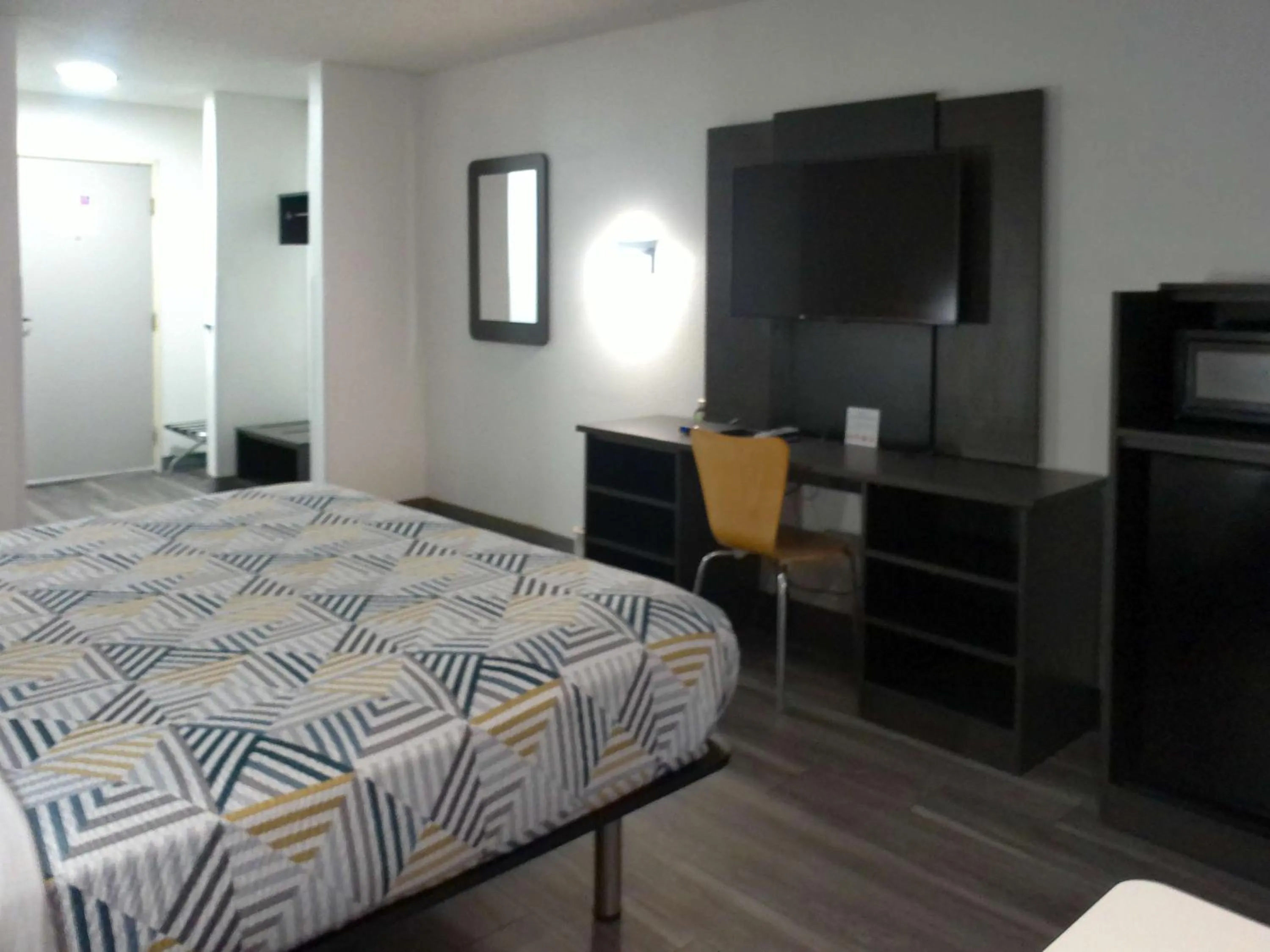 Bedroom, Bed in Motel 6-Winslow, AZ