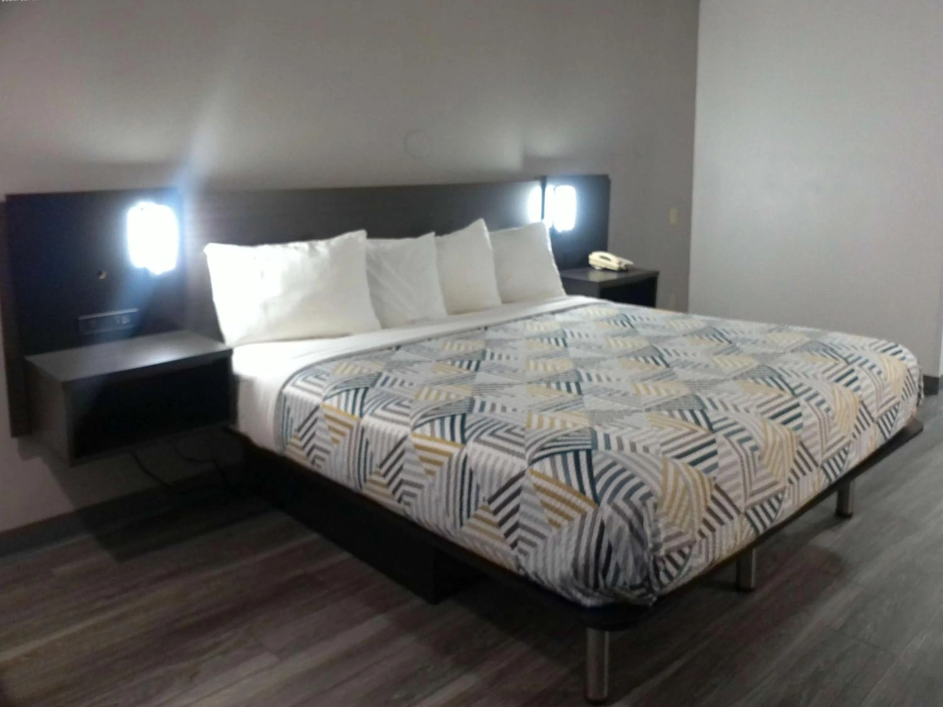 Bedroom, Bed in Motel 6-Winslow, AZ