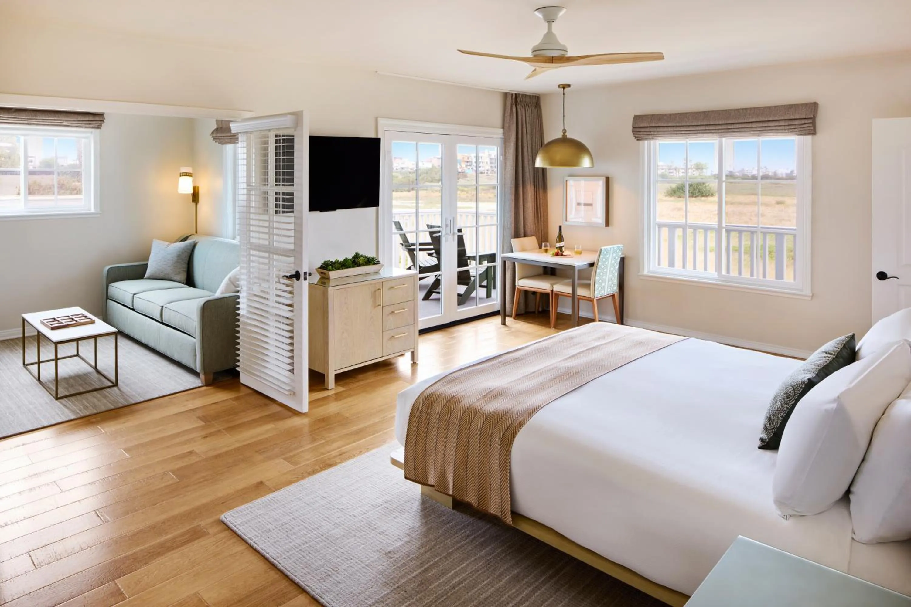 Bed in Inn at Playa del Rey