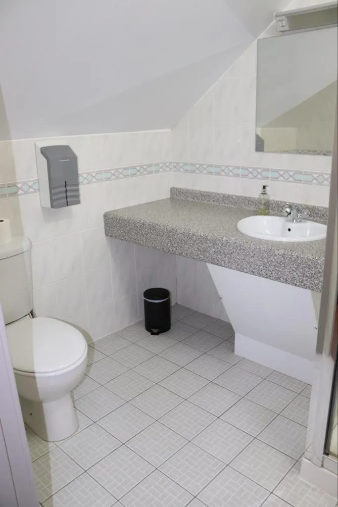 Toilet in Hillview Lodge