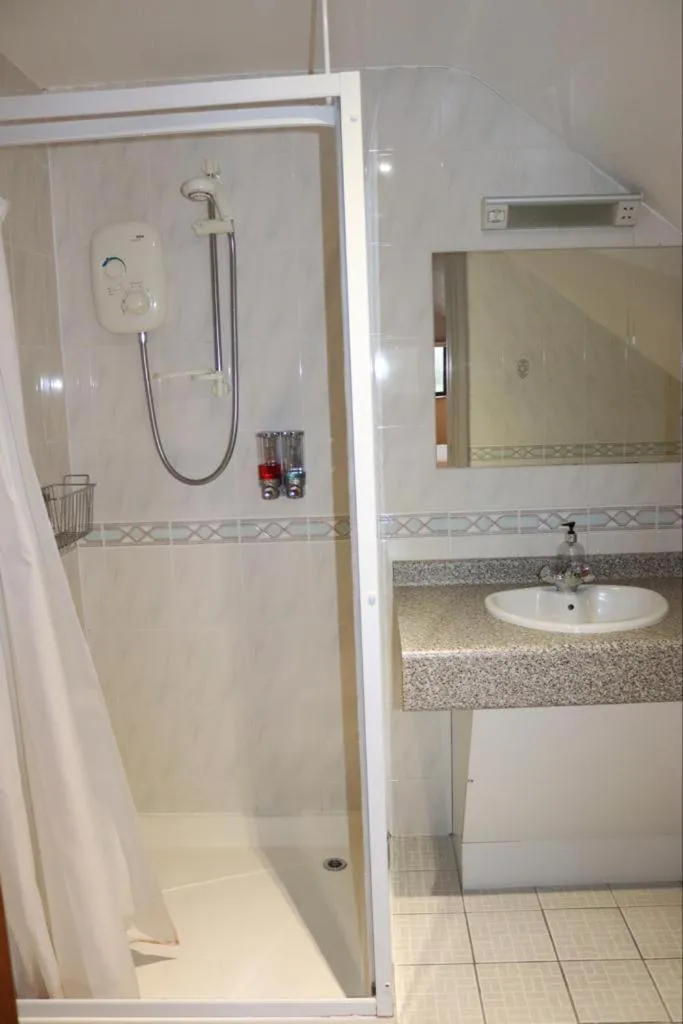 Shower in Hillview Lodge