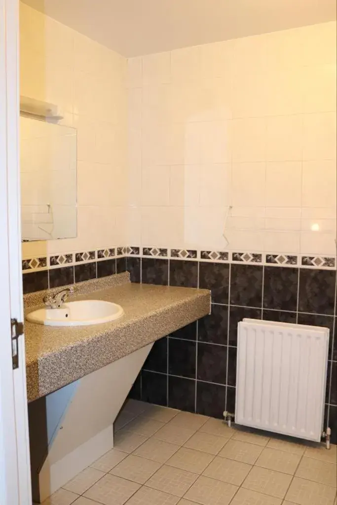 Double Room in Hillview Lodge Double Room in Hillview Lodge