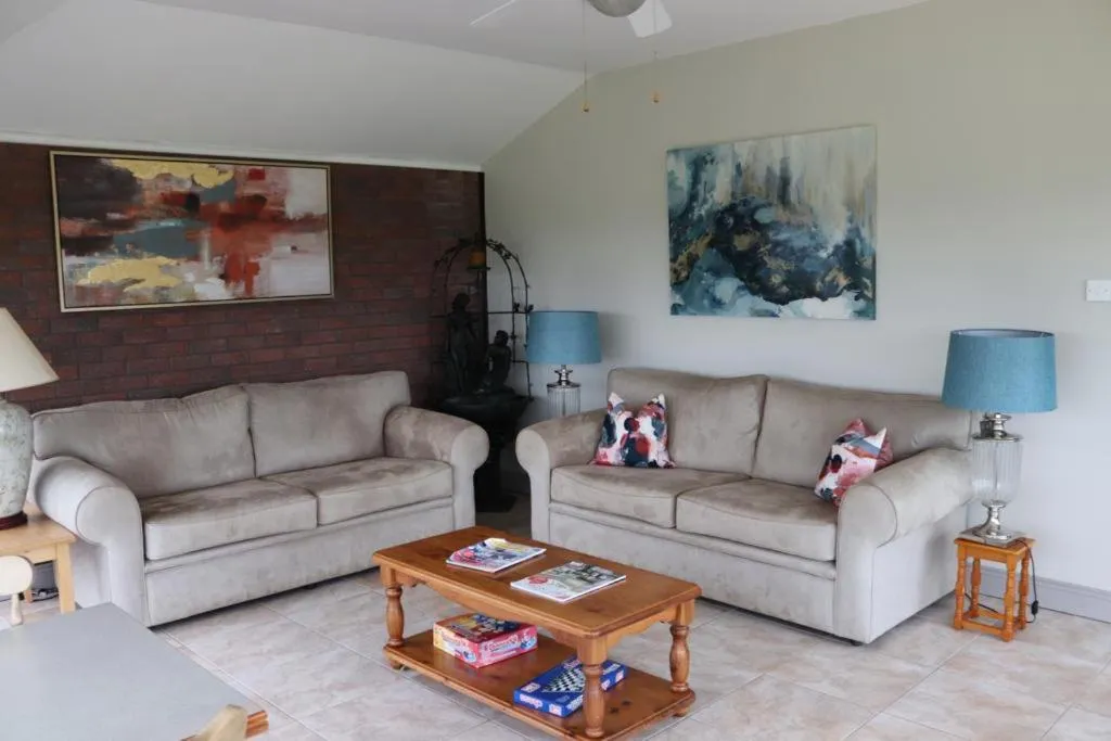 Living room in Hillview Lodge