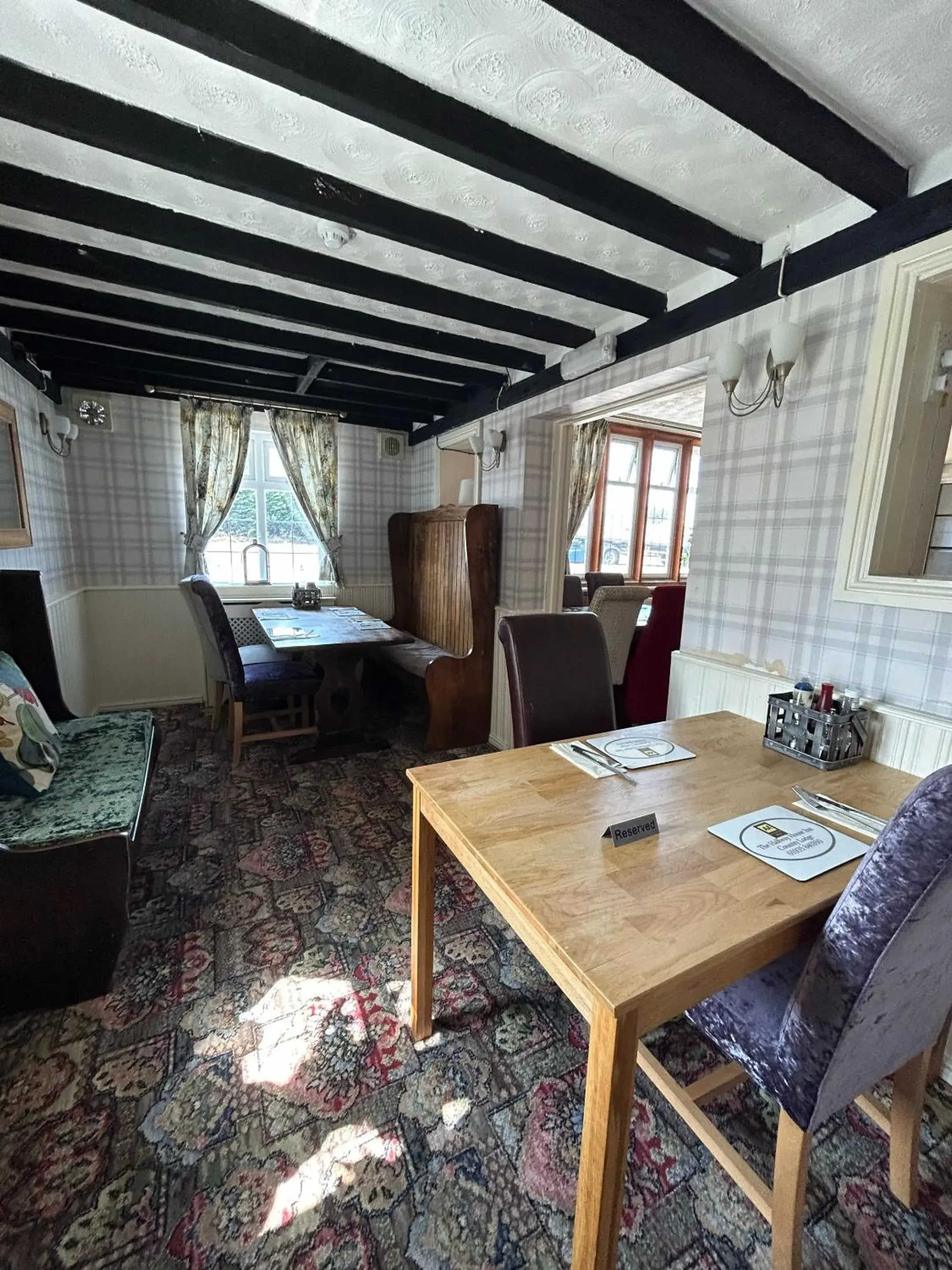Dining area, Bed in Halfway House Inn Country Lodge Dining area, Bed in Halfway House Inn Country Lodge