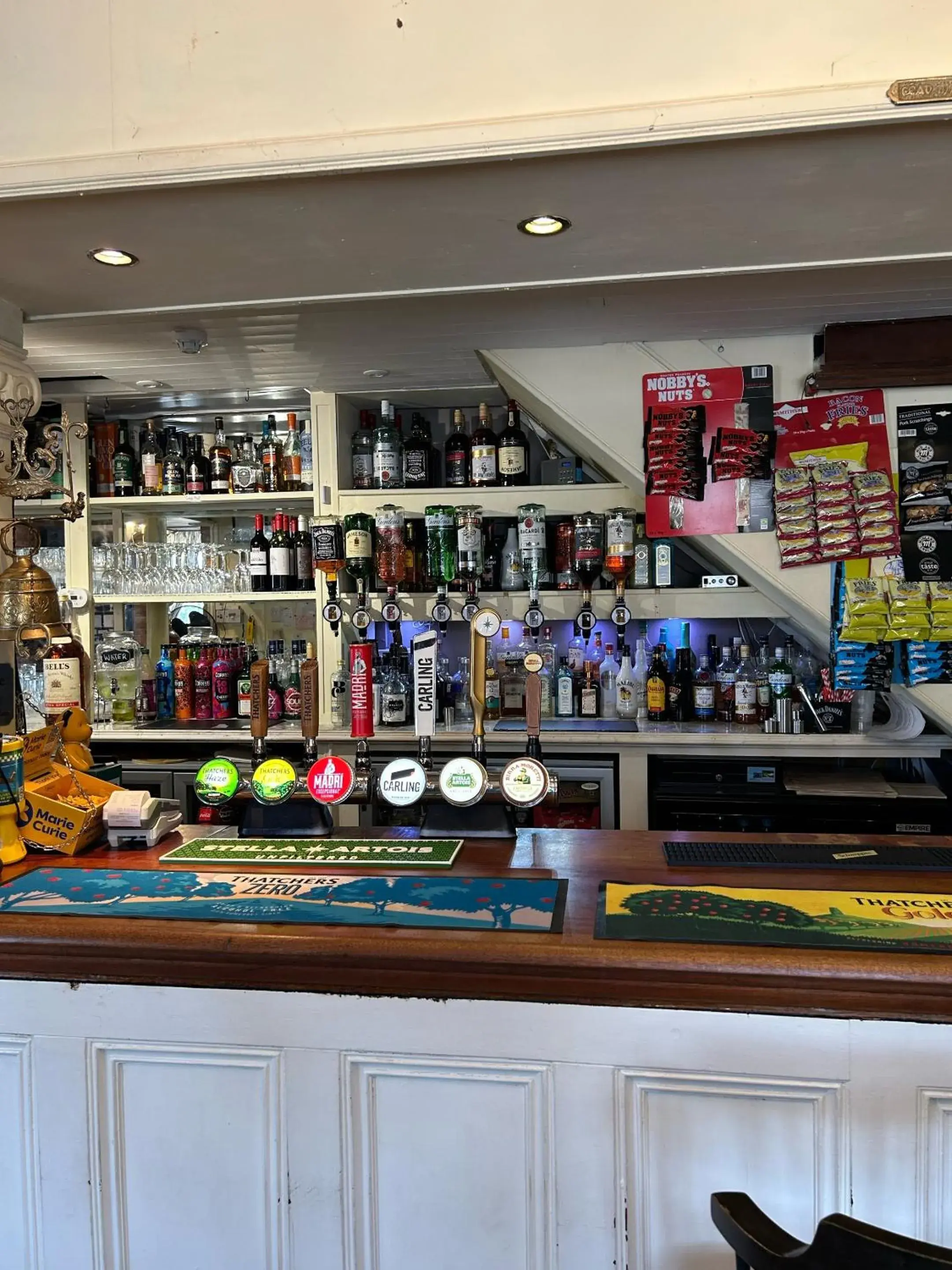 Lounge or bar in Halfway House Inn Country Lodge Lounge or bar in Halfway House Inn Country Lodge
