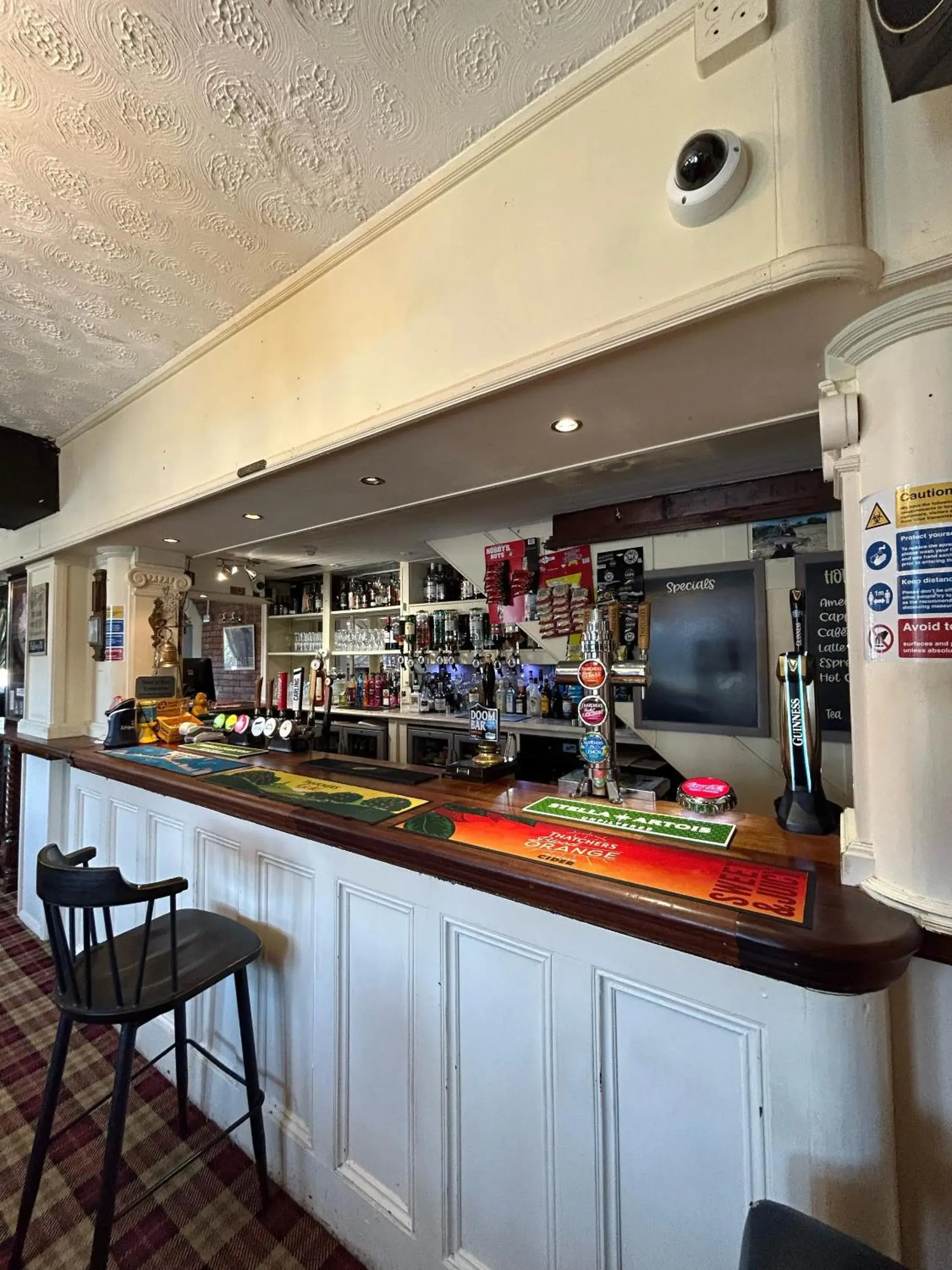 Lounge or bar in Halfway House Inn Country Lodge Lounge or bar in Halfway House Inn Country Lodge