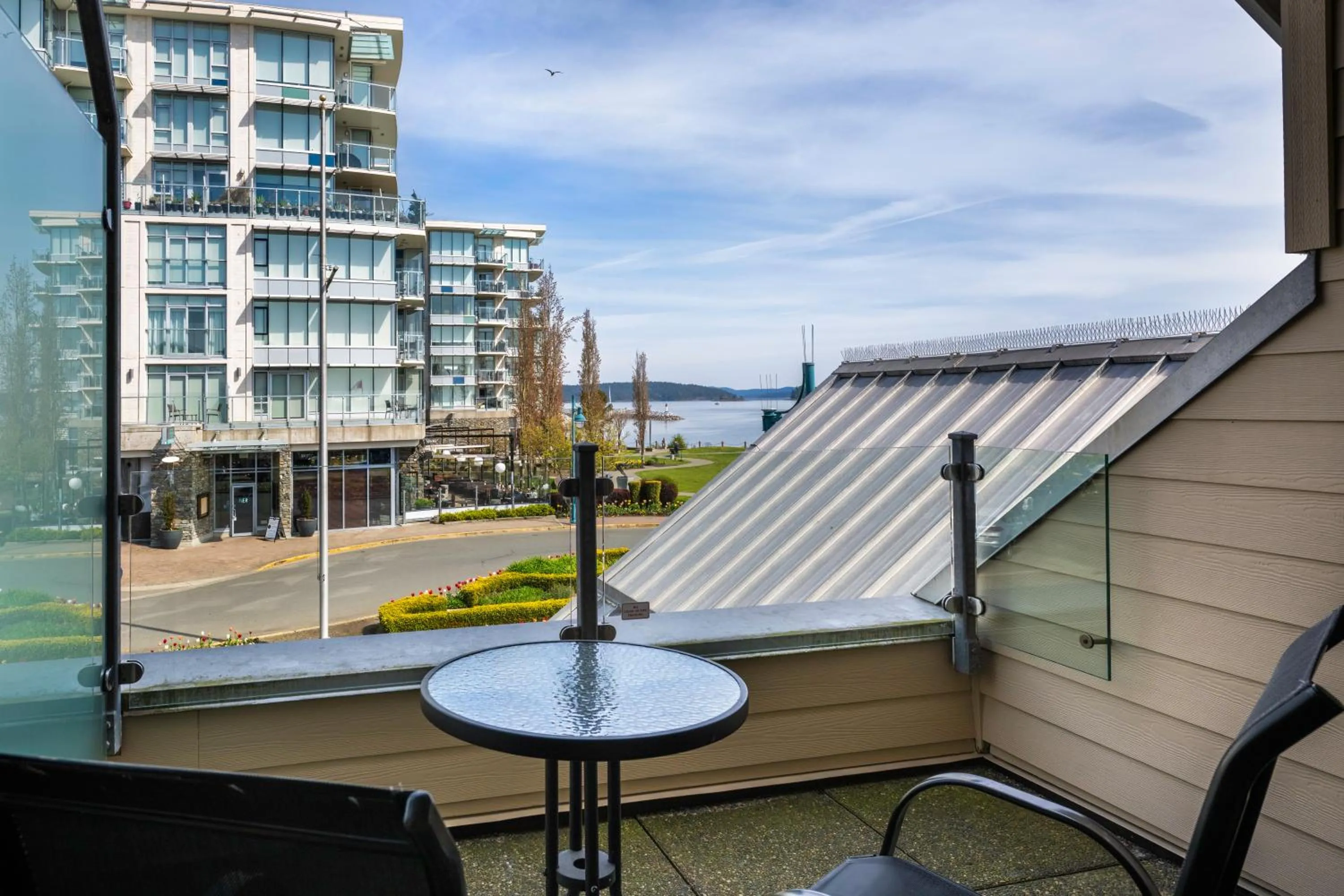 Sidney Waterfront Inn & Suites