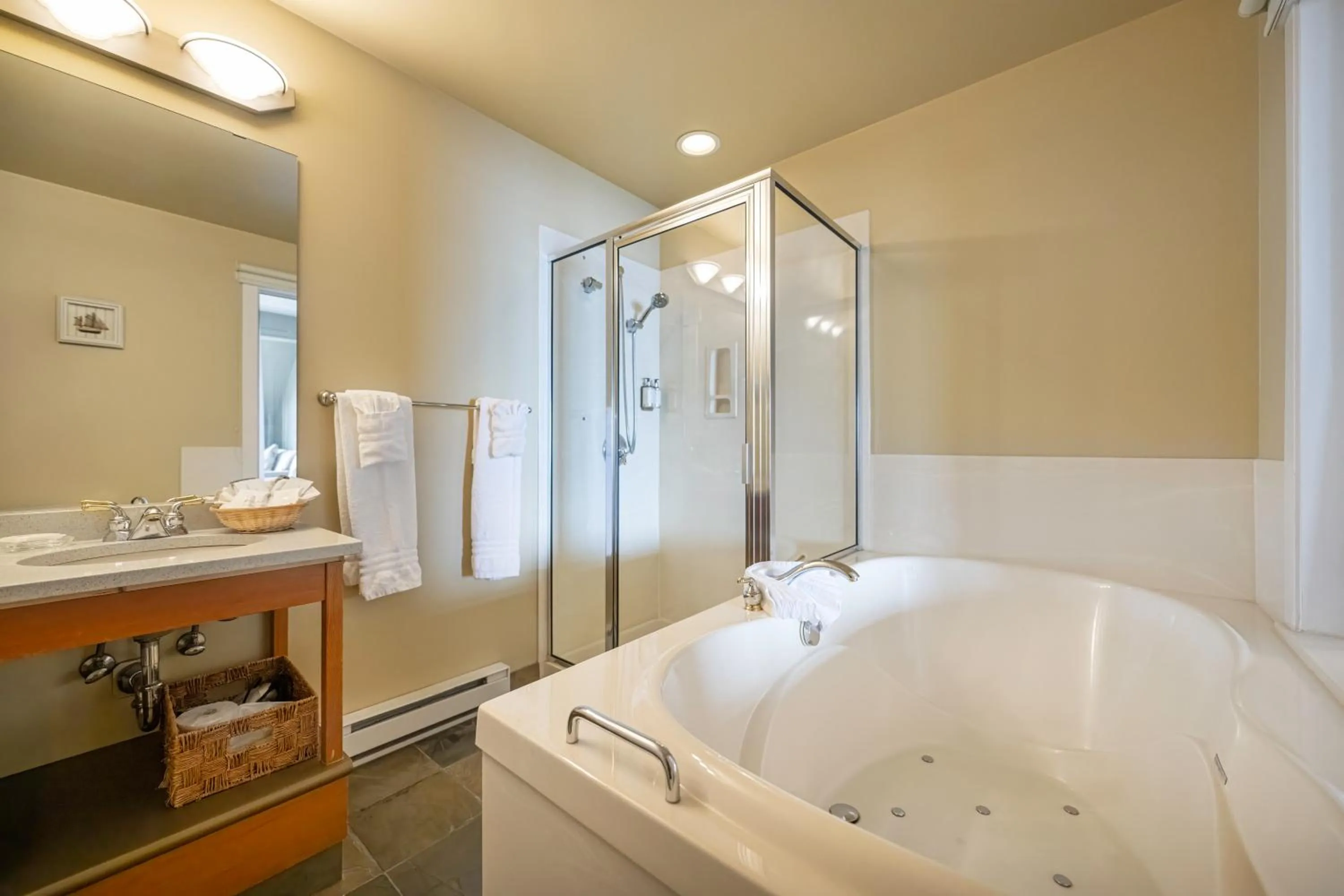 Sidney Waterfront Inn & Suites