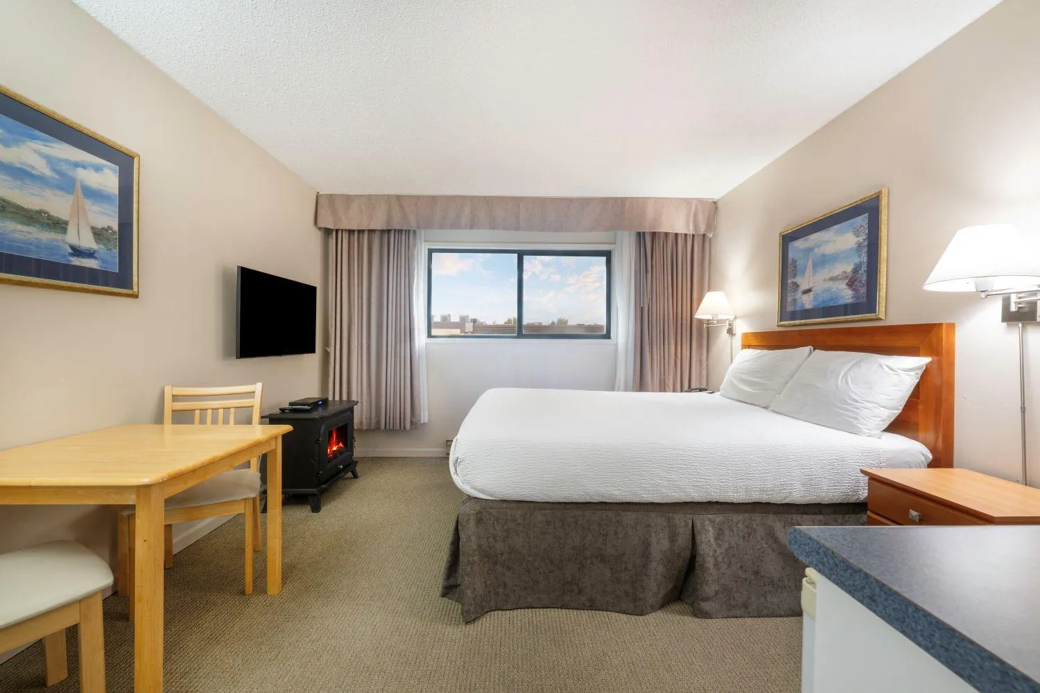 Bed in Sidney Waterfront Inn & Suites