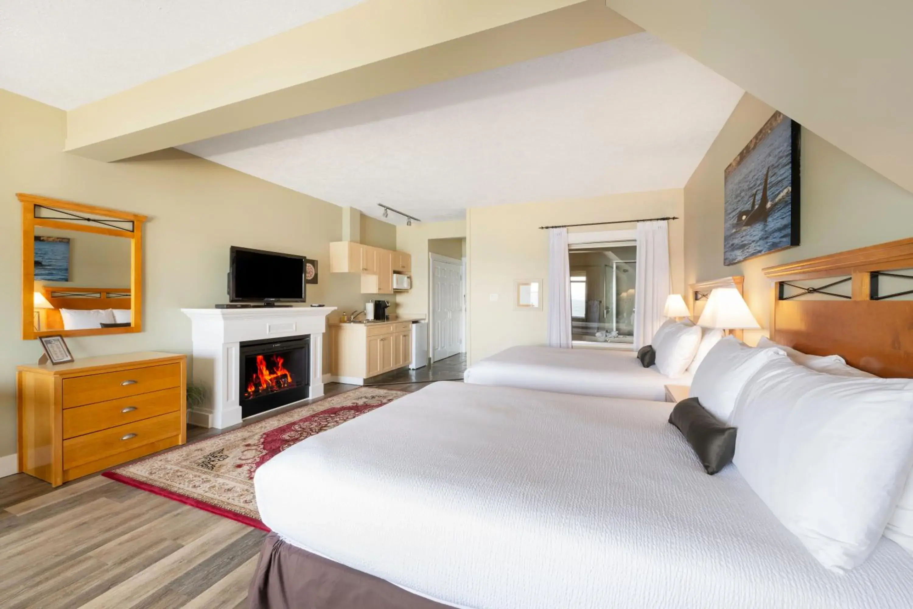 Bed in Sidney Waterfront Inn & Suites Bed in Sidney Waterfront Inn & Suites