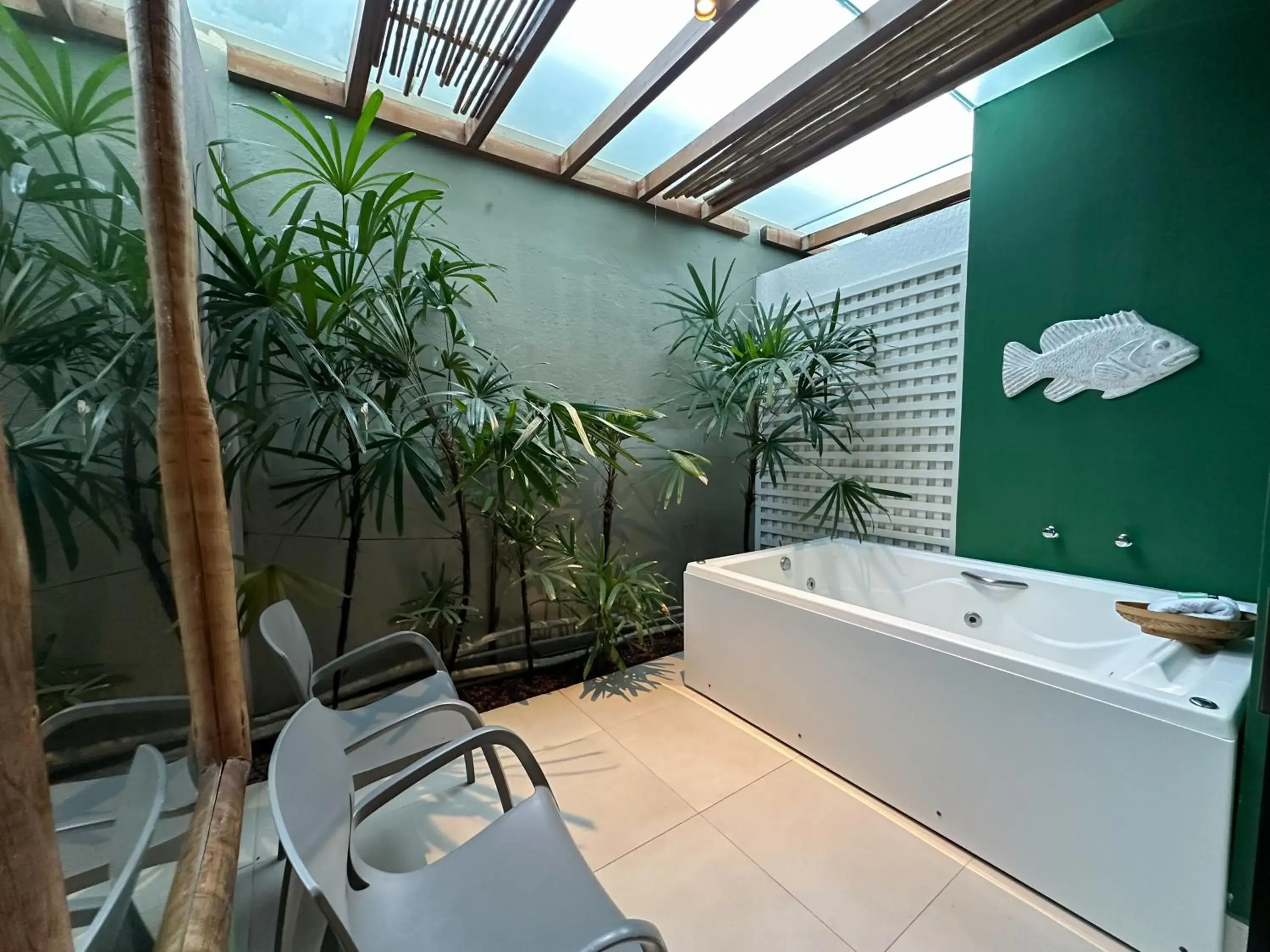 Suite with Spa Bath Internal View in Passagem Concept Hotel e Spa Suite with Spa Bath Internal View in Passagem Concept Hotel e Spa