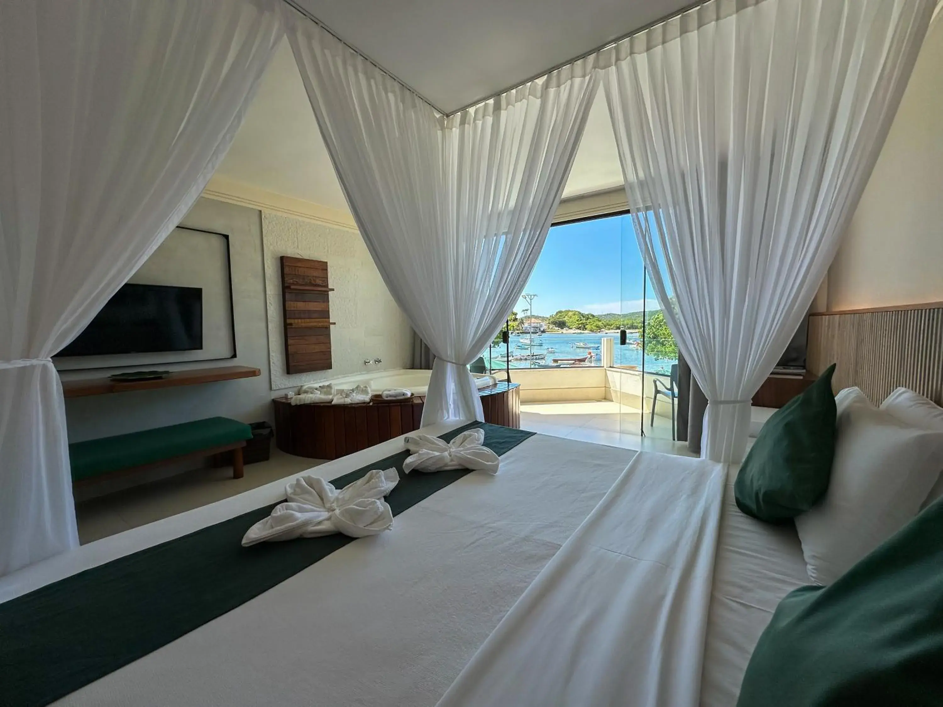 Deluxe Suite with Spa Bath and Lake View in Passagem Concept Hotel e Spa Deluxe Suite with Spa Bath and Lake View in Passagem Concept Hotel e Spa