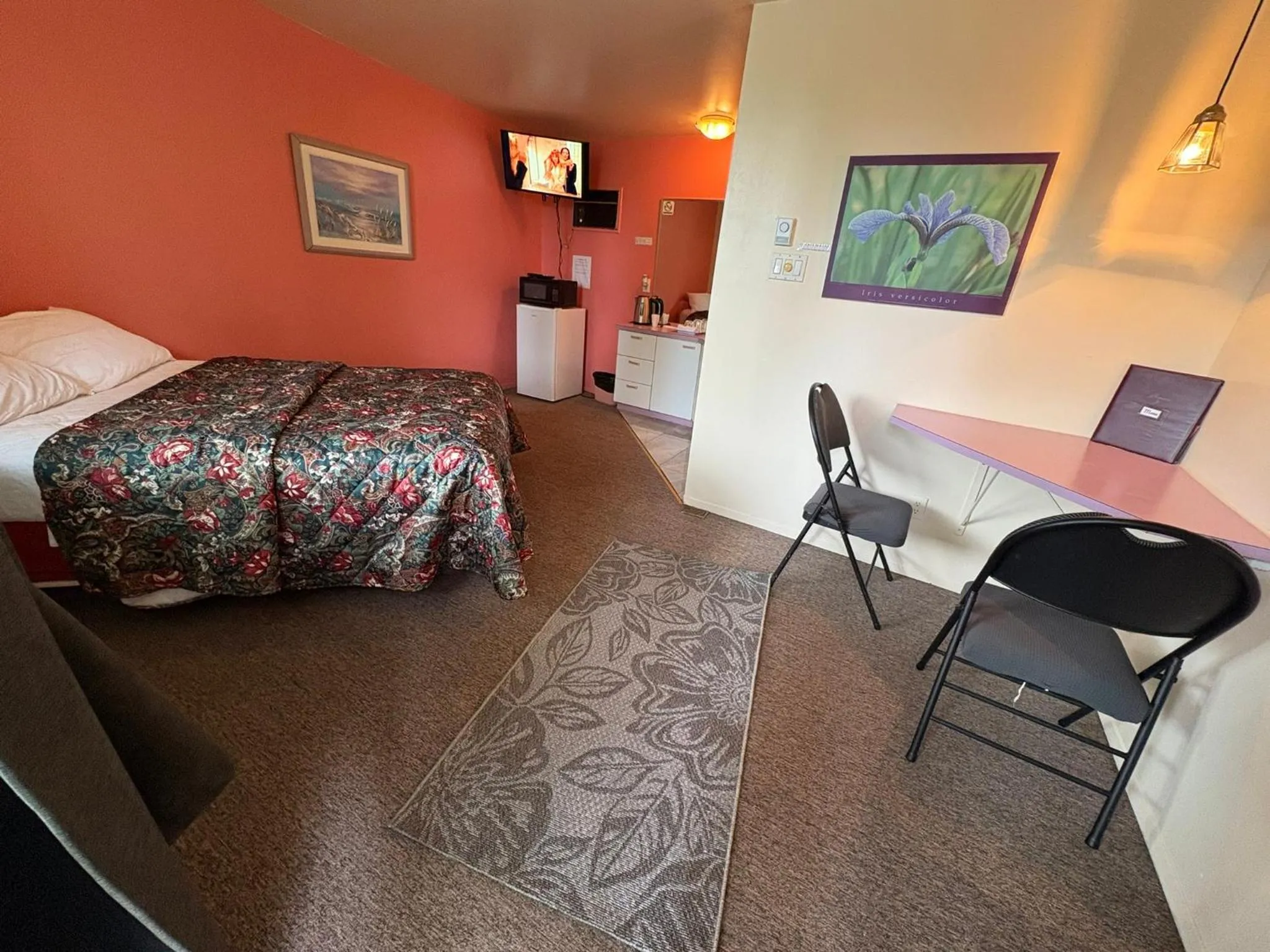 Bed in Motel Le Voyageur