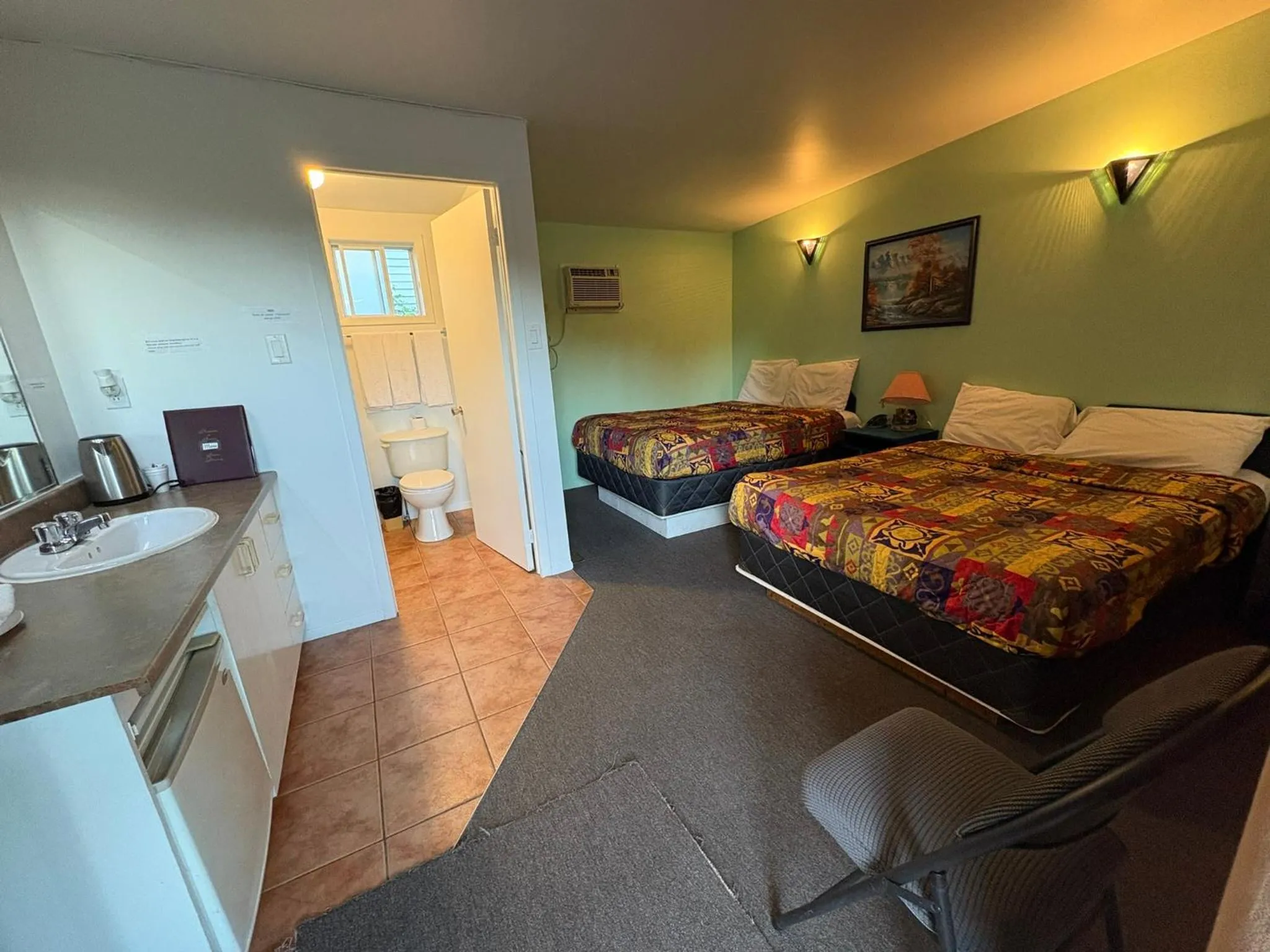 Bed in Motel Le Voyageur