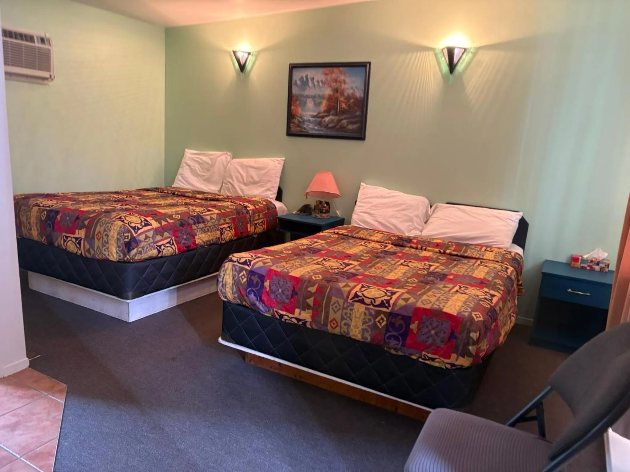 Bed in Motel Le Voyageur