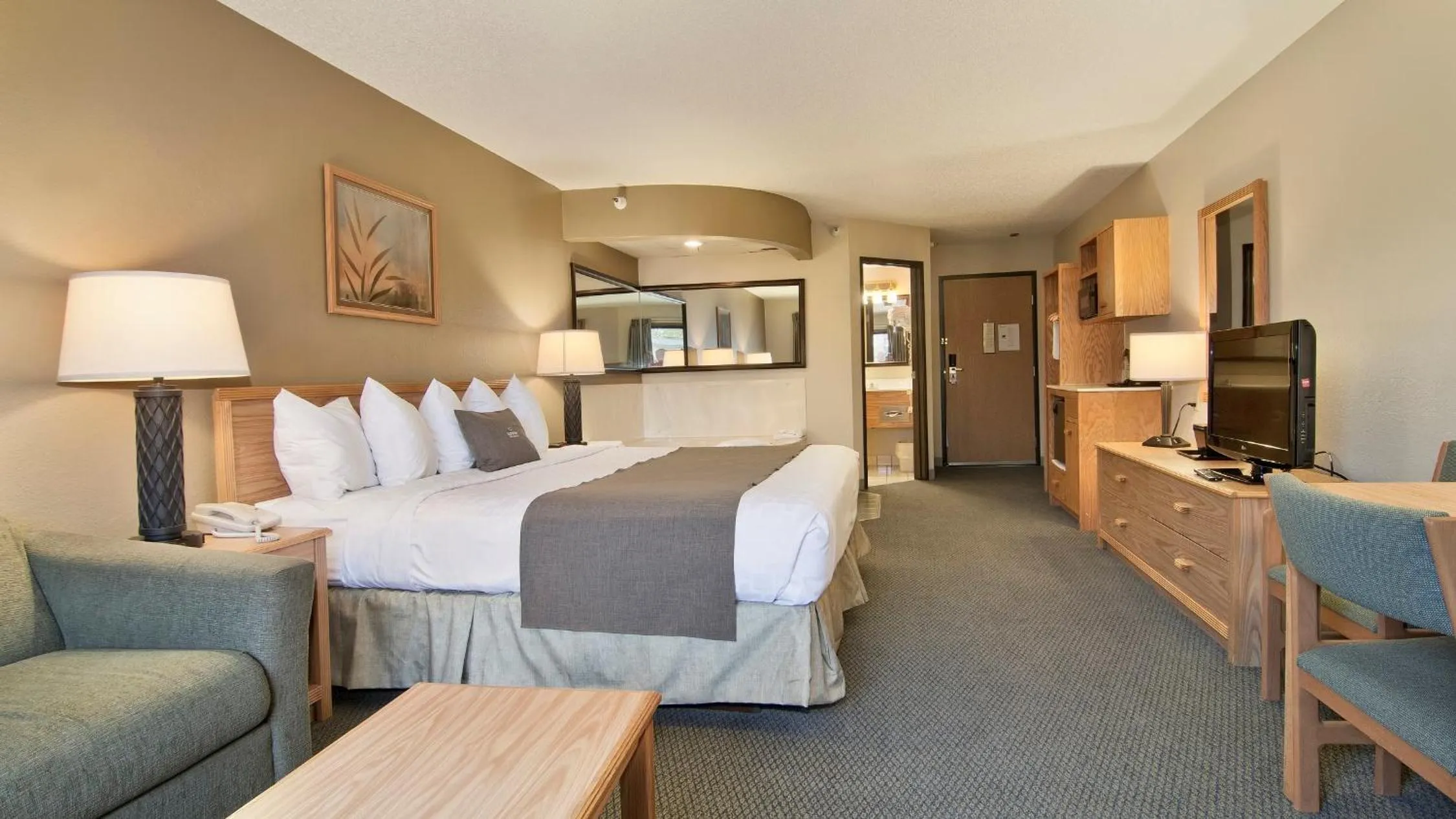 Bed in Boarders Inn & Suites by Cobblestone Hotels - Faribault