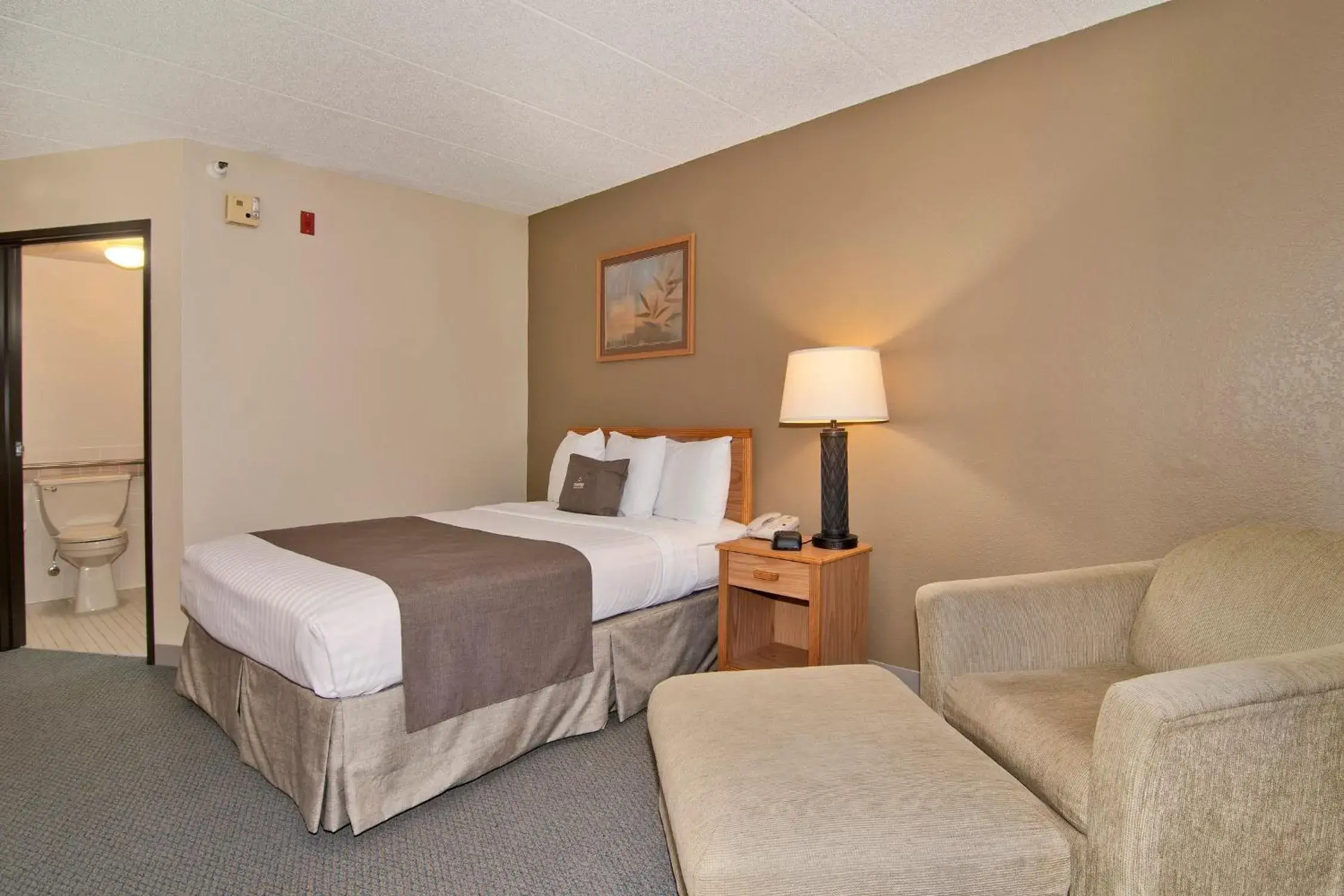 Bed in Boarders Inn & Suites by Cobblestone Hotels - Faribault Bed in Boarders Inn & Suites by Cobblestone Hotels - Faribault