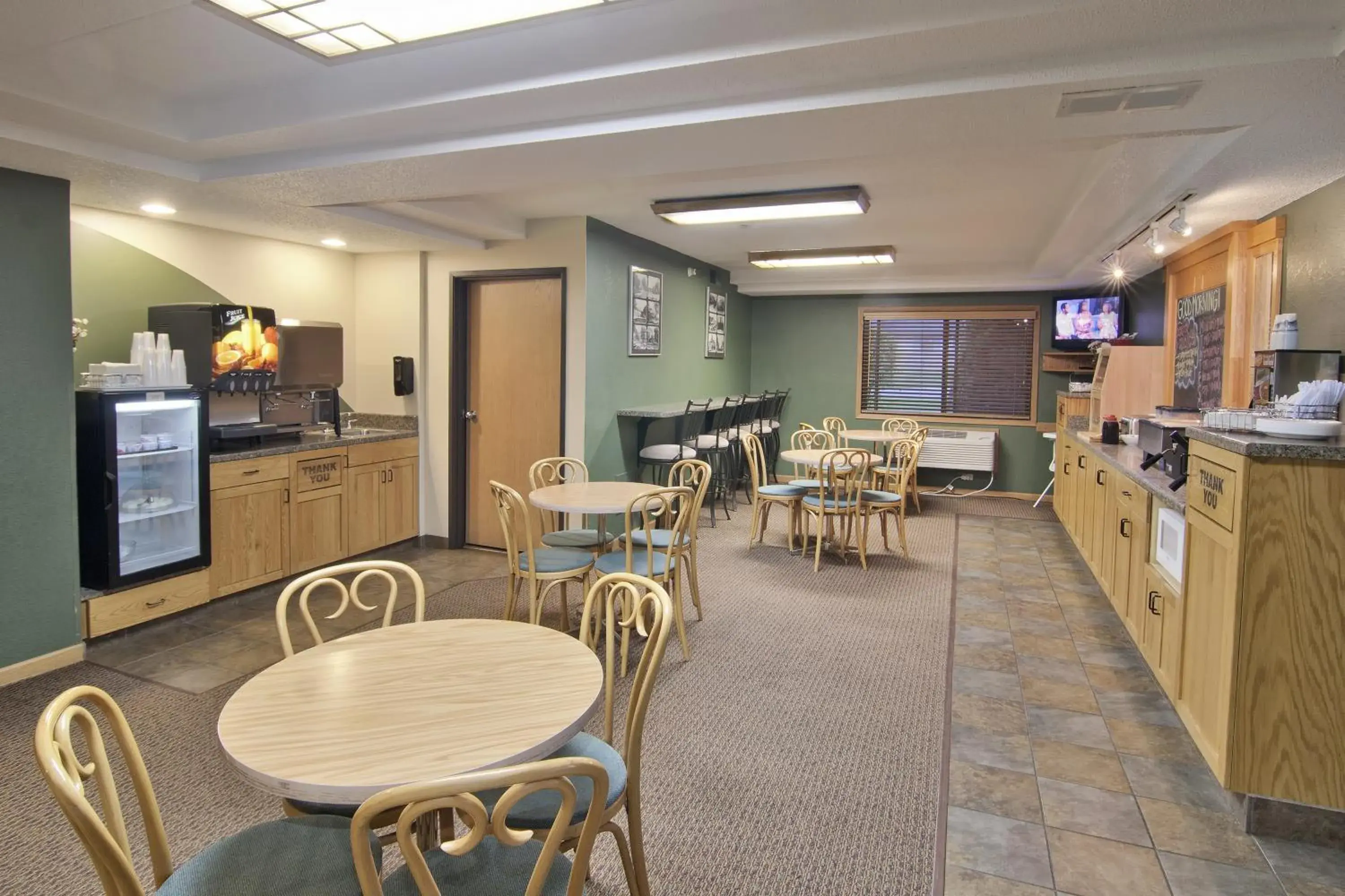 Food in Boarders Inn & Suites by Cobblestone Hotels - Faribault Food in Boarders Inn & Suites by Cobblestone Hotels - Faribault