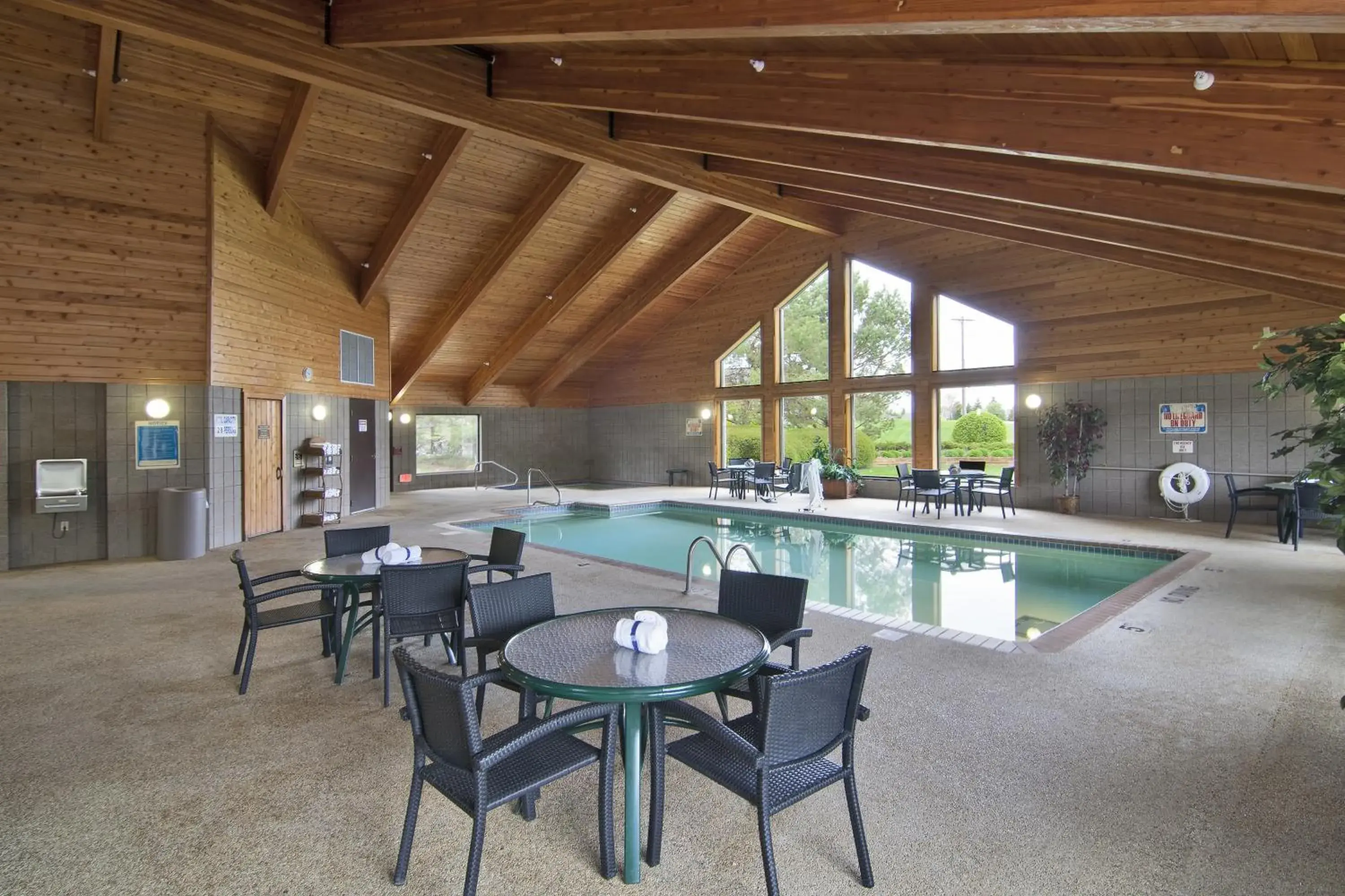 Swimming pool in Boarders Inn & Suites by Cobblestone Hotels - Faribault Swimming pool in Boarders Inn & Suites by Cobblestone Hotels - Faribault