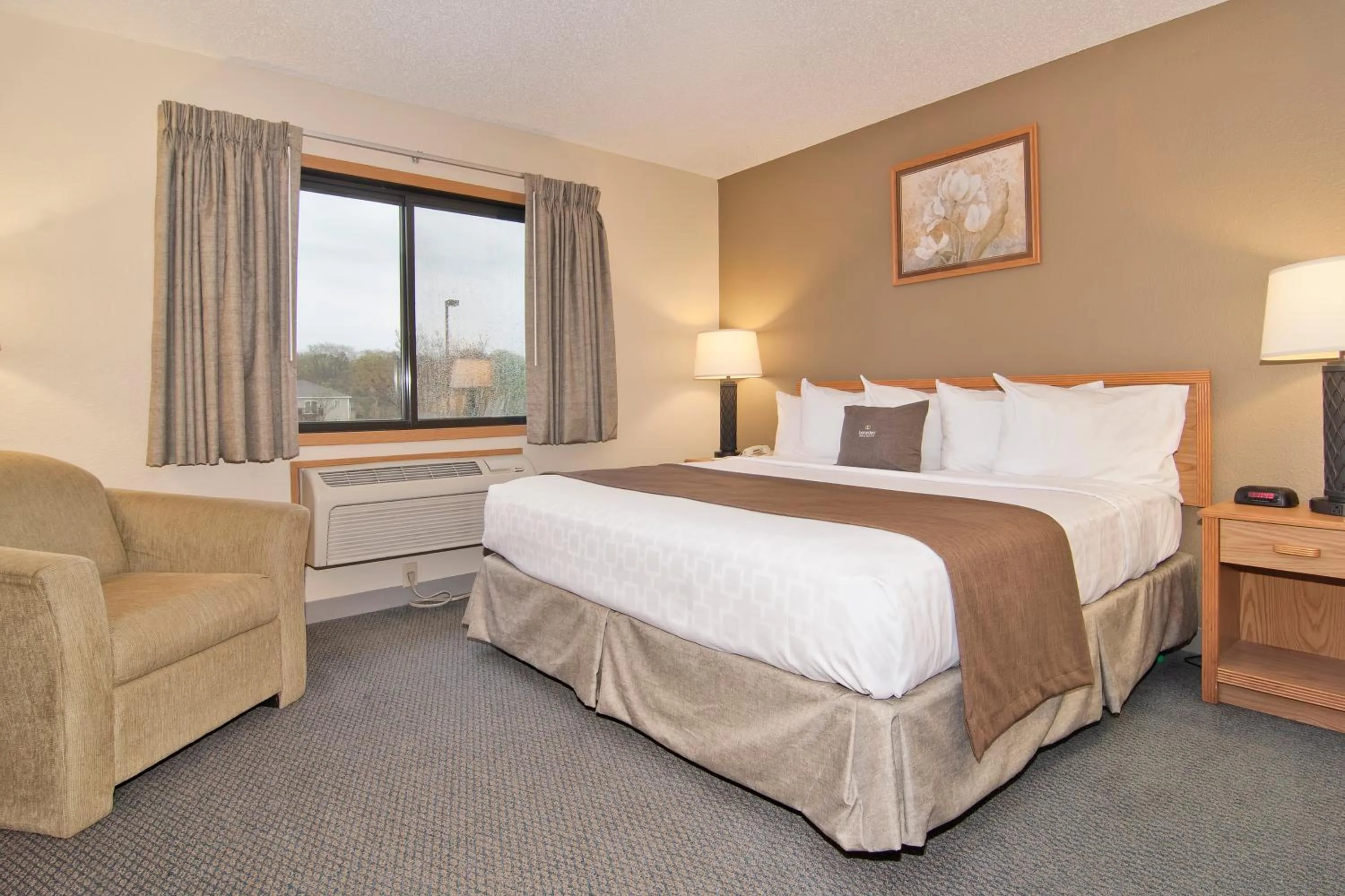 Bed in Boarders Inn & Suites by Cobblestone Hotels - Faribault
