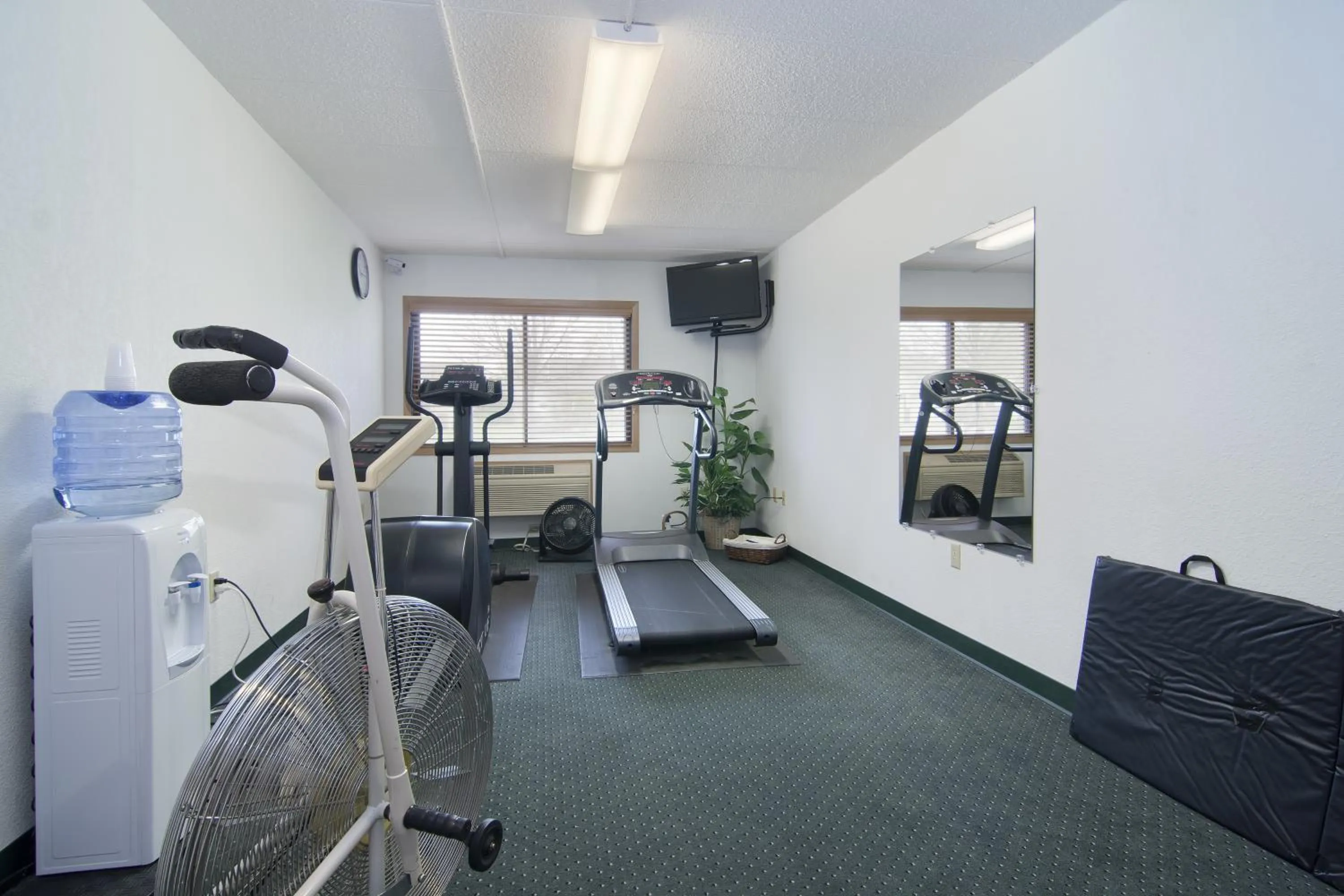 Fitness centre/facilities in Boarders Inn & Suites by Cobblestone Hotels - Faribault