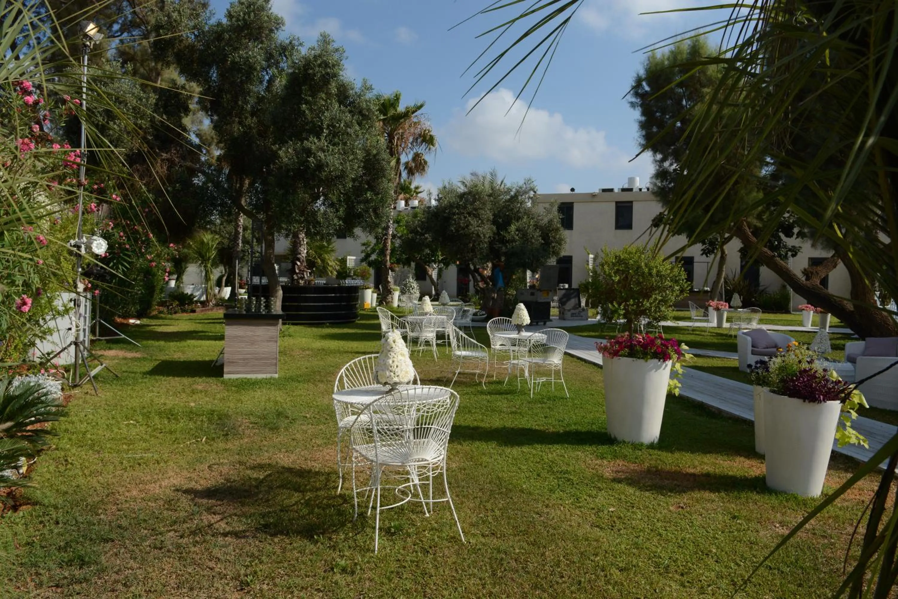 Property building in El Yam