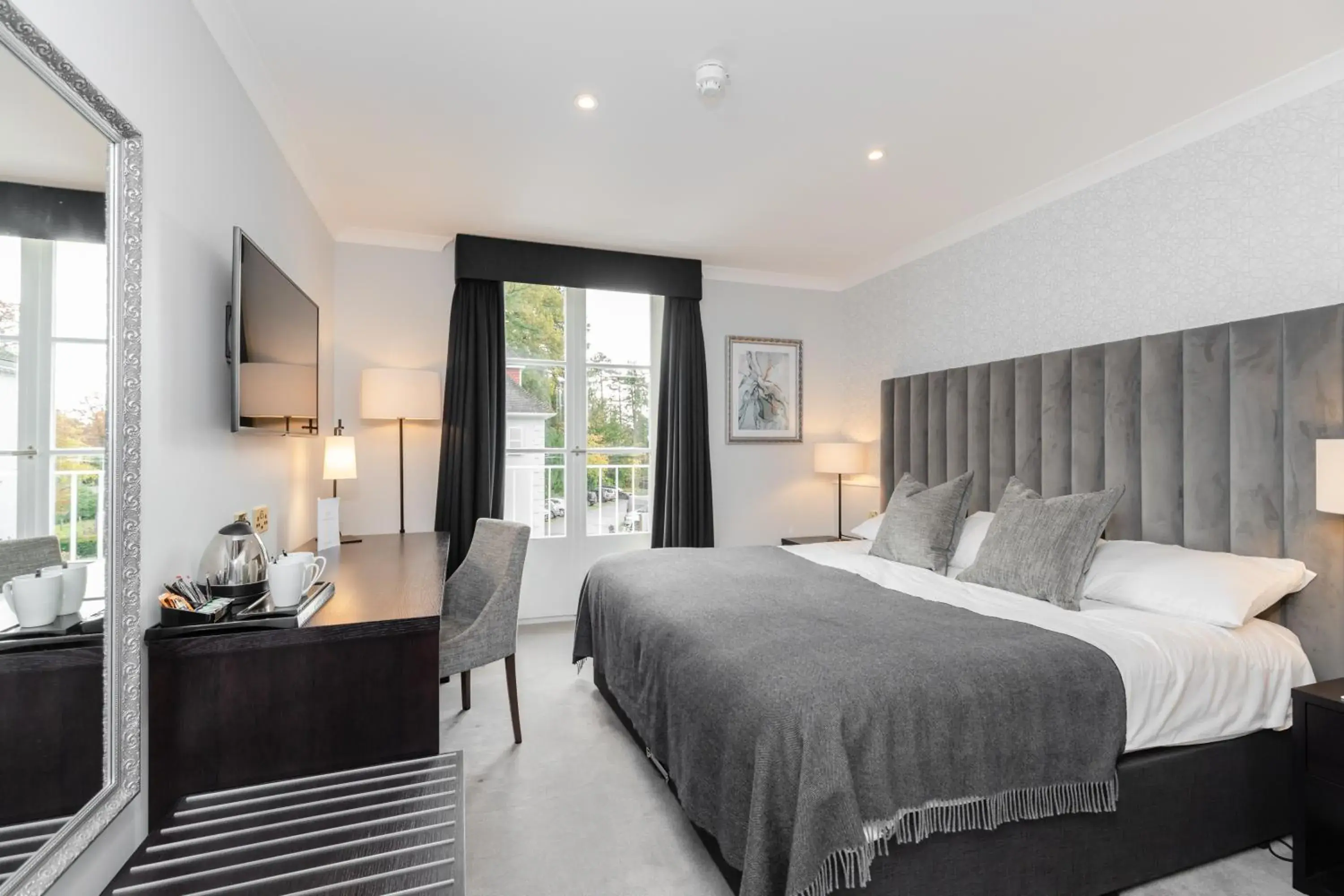 Deluxe Double Room in Gorse Hill Hotel Deluxe Double Room in Gorse Hill Hotel