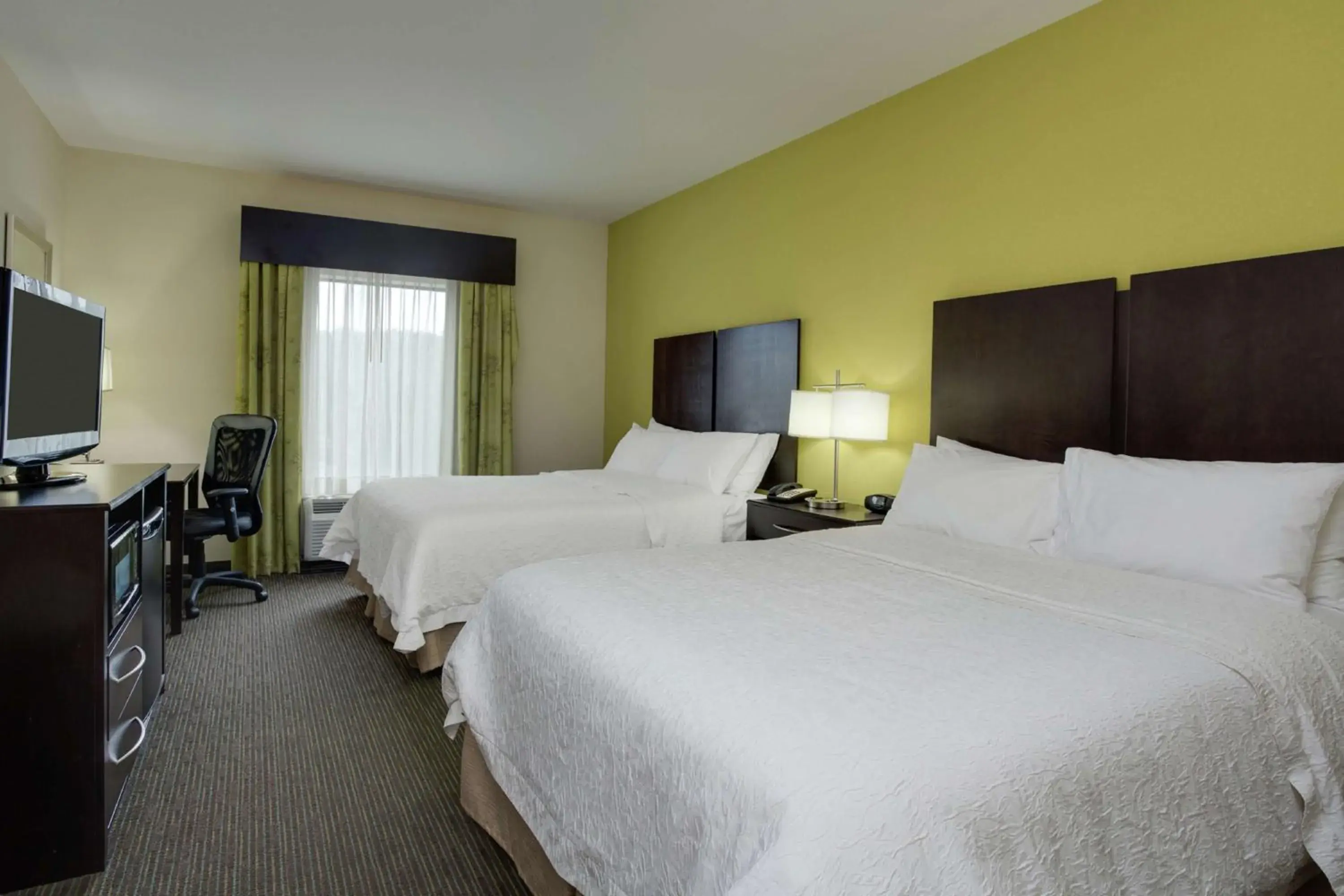 Bedroom, Bed in Hampton Inn Ozark Bedroom, Bed in Hampton Inn Ozark