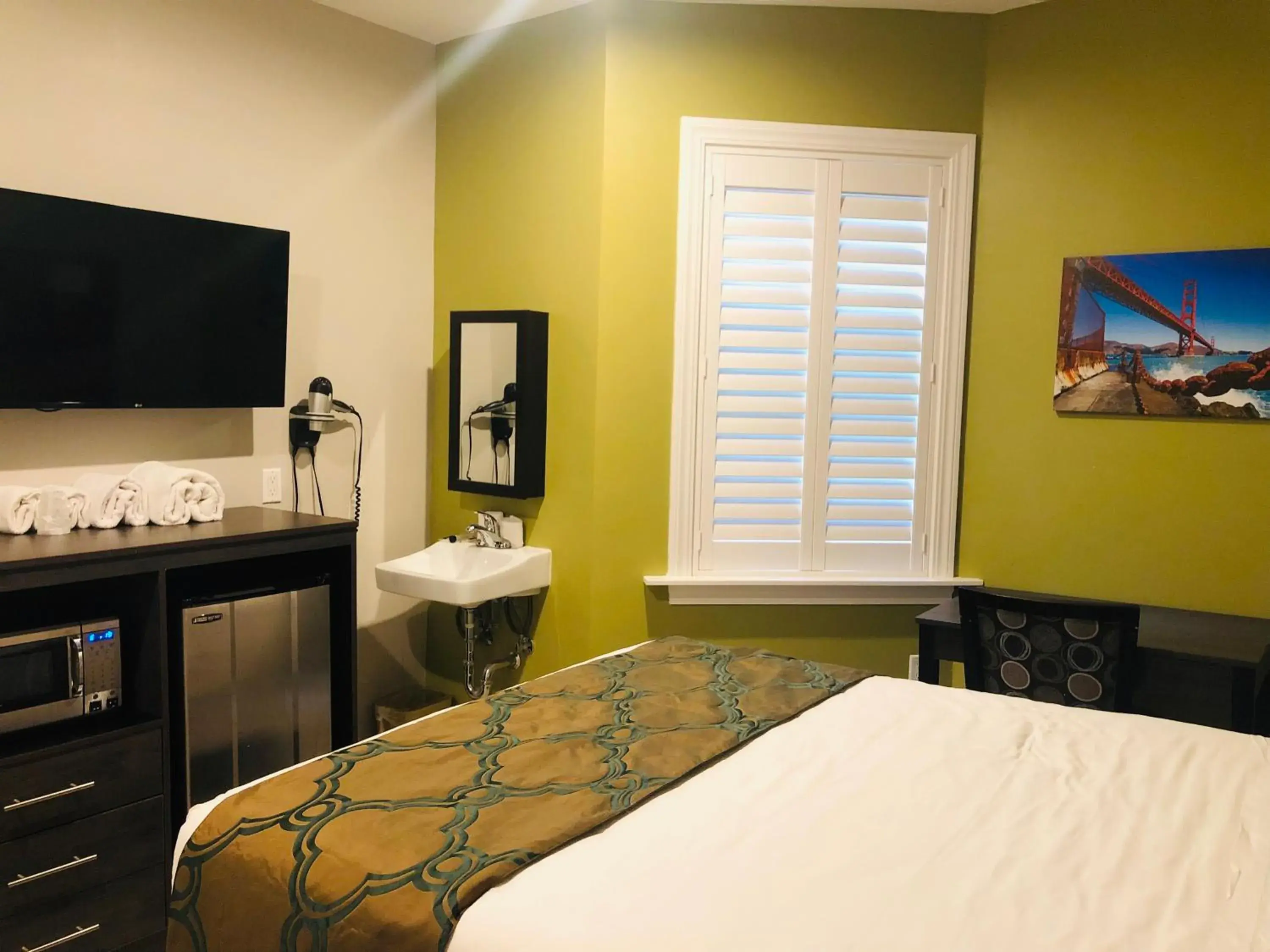 Photo of the whole room, Bed in Bay Hotel Photo of the whole room, Bed in Bay Hotel