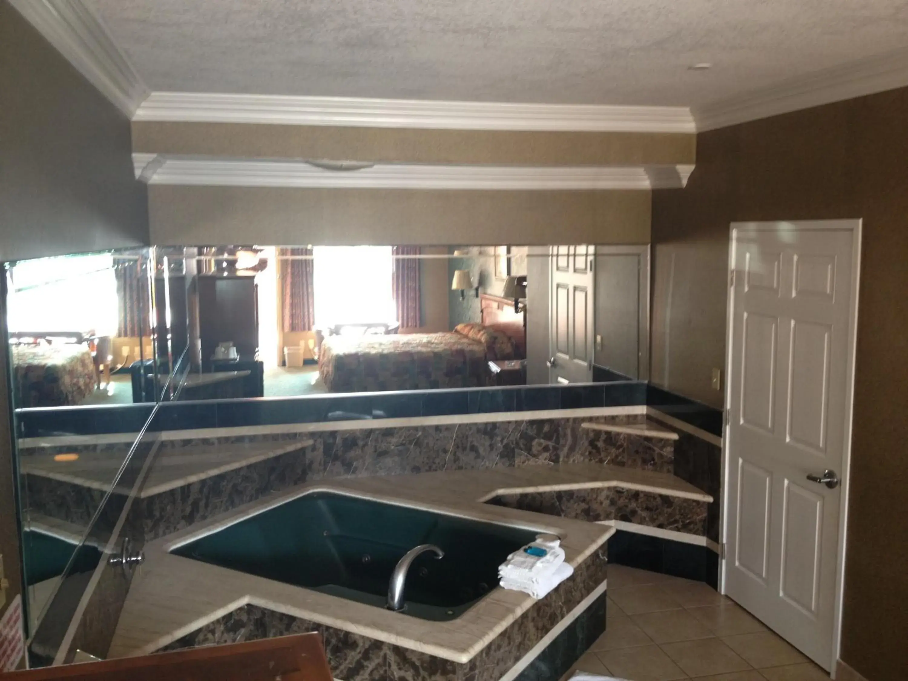 Spa and wellness centre/facilities, Bed in Crystal Inn Suites & Spas Spa and wellness centre/facilities, Bed in Crystal Inn Suites & Spas