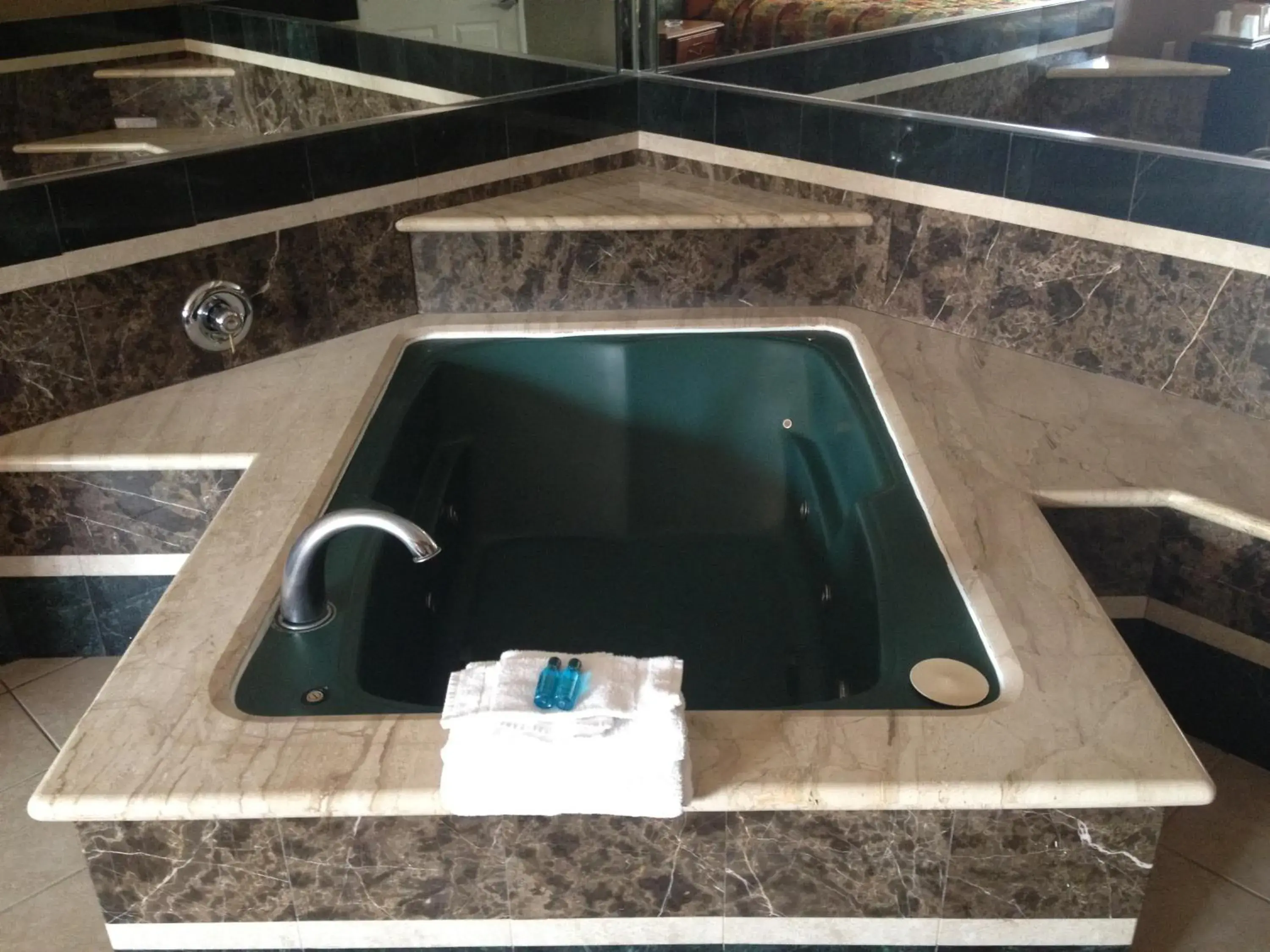 Spa and wellness centre/facilities in Crystal Inn Suites & Spas Spa and wellness centre/facilities in Crystal Inn Suites & Spas