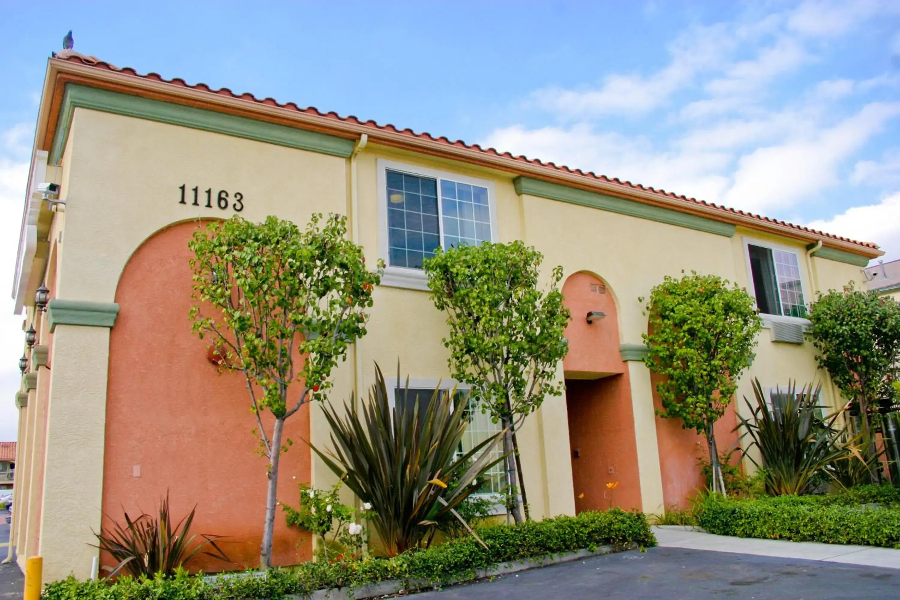 Facade/entrance in Crystal Inn Suites & Spas Facade/entrance in Crystal Inn Suites & Spas