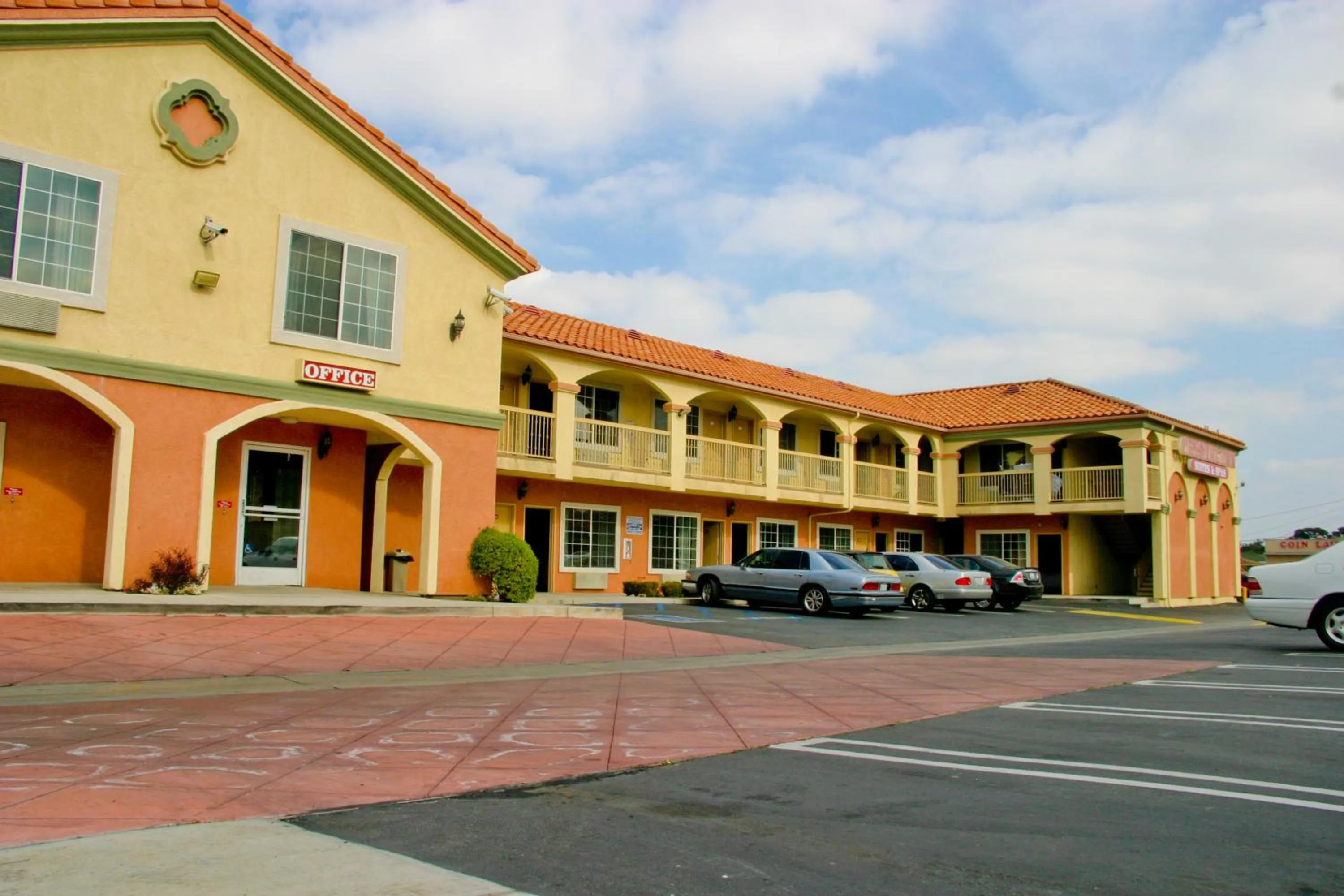 Area and facilities in Crystal Inn Suites & Spas